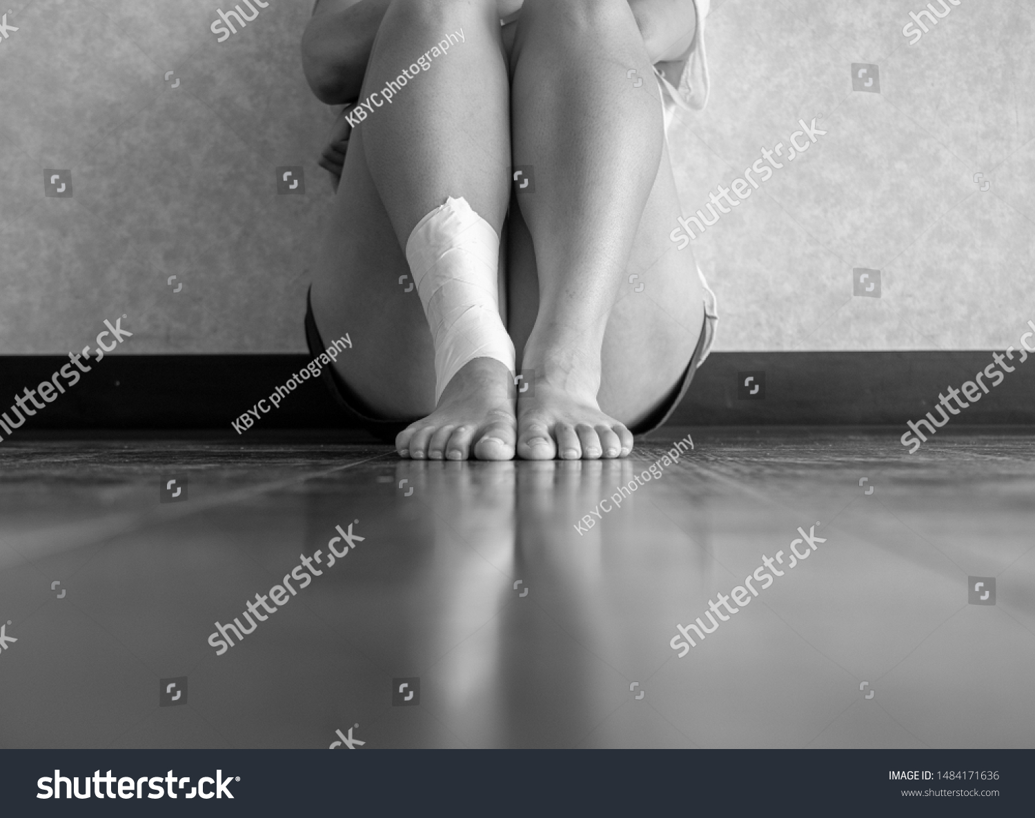 Black White Version Athlete Ankle Sprain Stock Photo 1484171636 ...