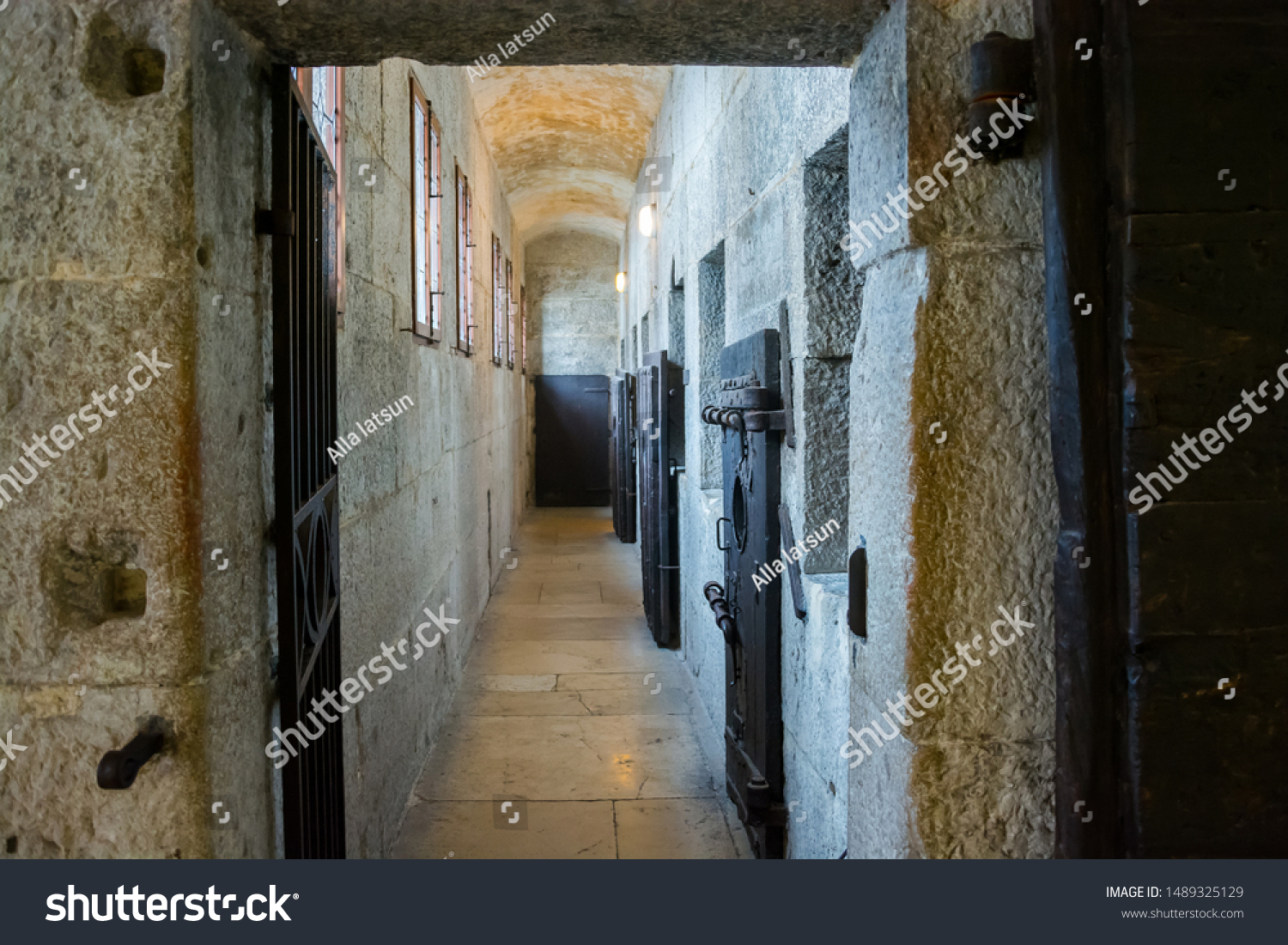 2 Prigioni Vecchie Images, Stock Photos & Vectors | Shutterstock