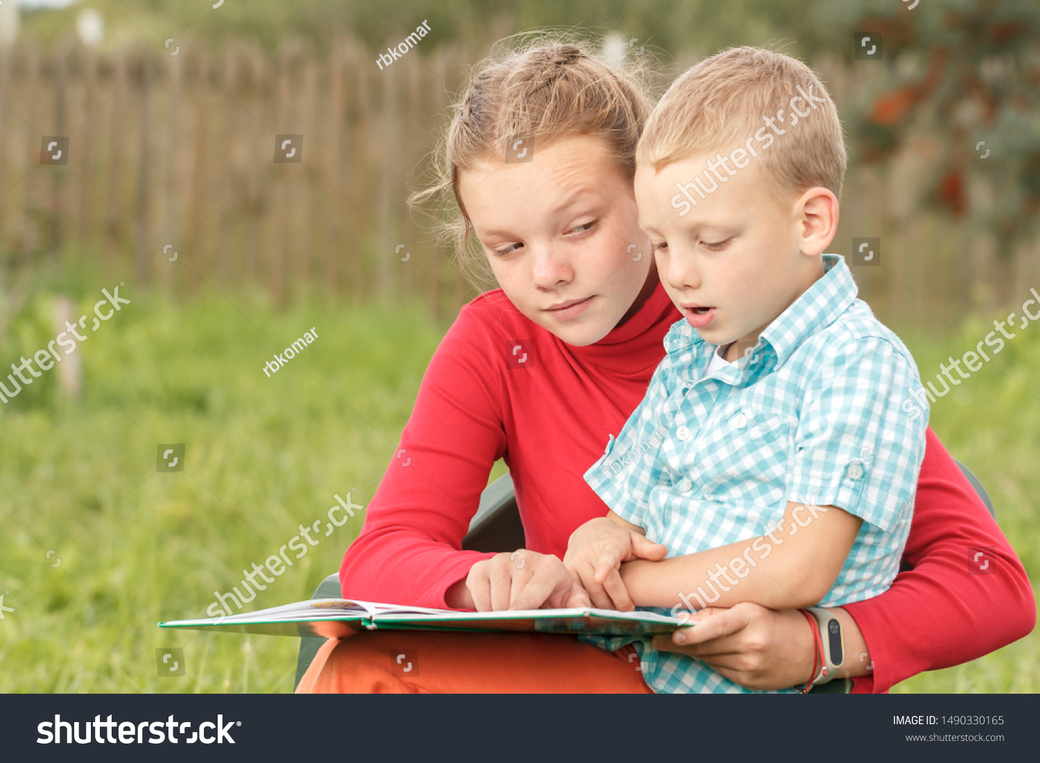 Older Sister Teaches Little Brother Read 스톡 사진 1490330165 Shutterstock 2771
