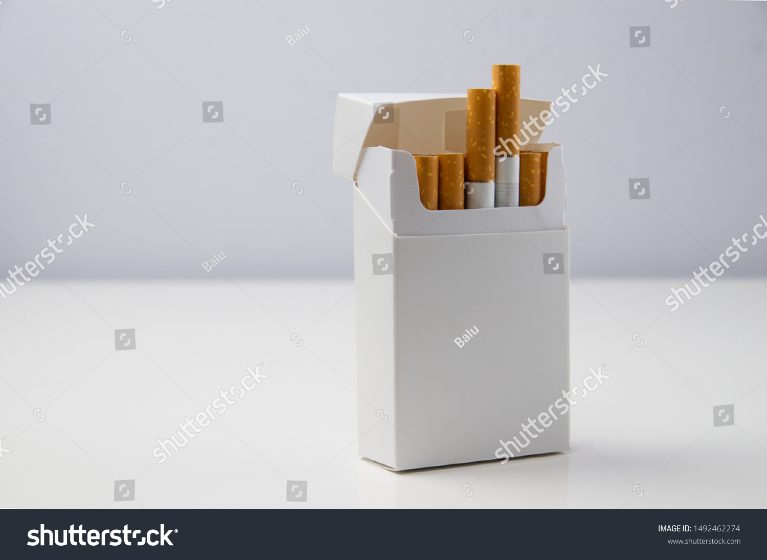 Unbranded Cigarette Pack Empty Background Stock Photo 1492462274 ...