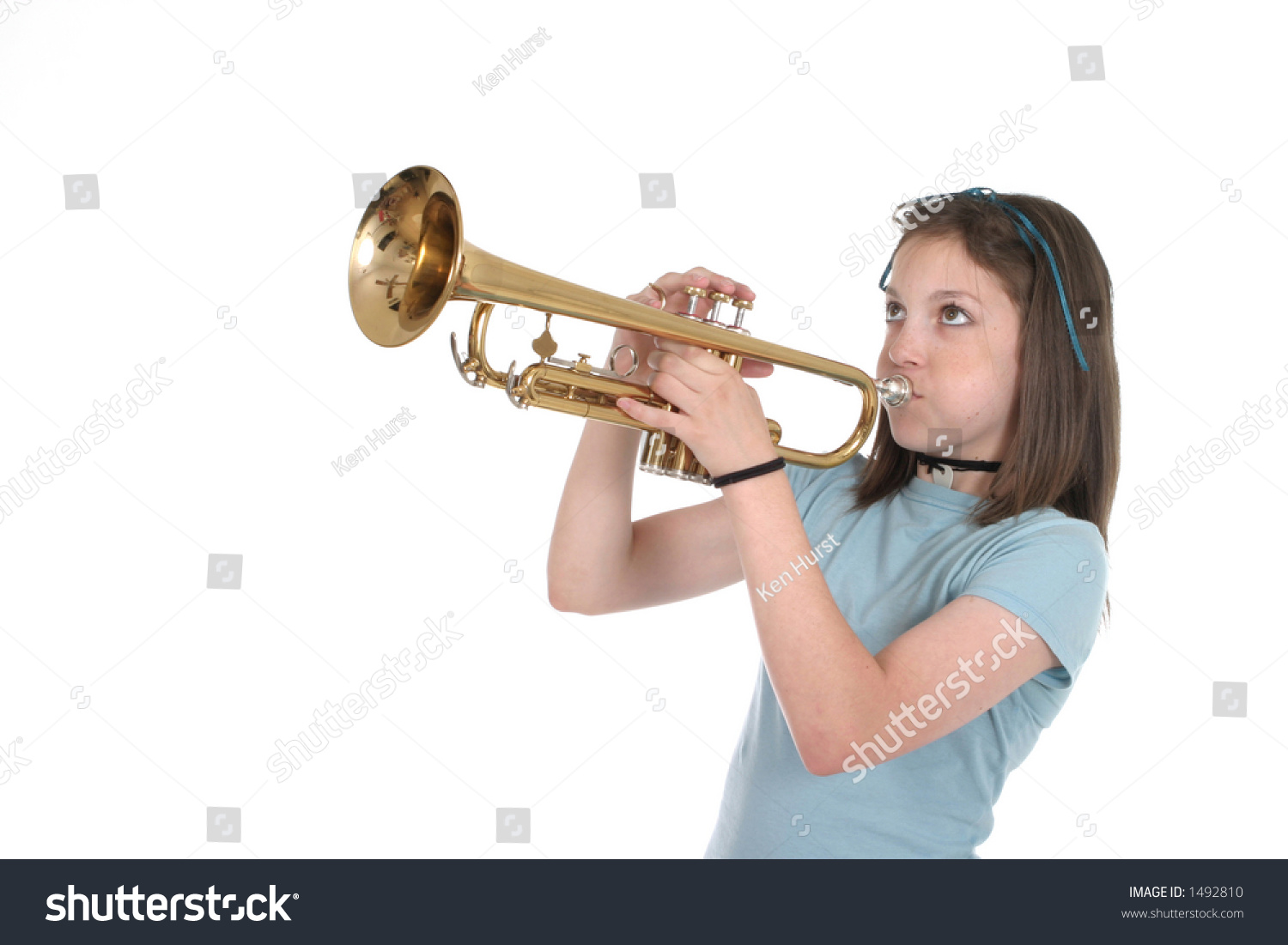 Девочка с трубой