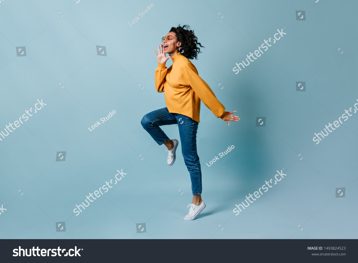 35,273 Dancing Jeans Images, Stock Photos & Vectors | Shutterstock