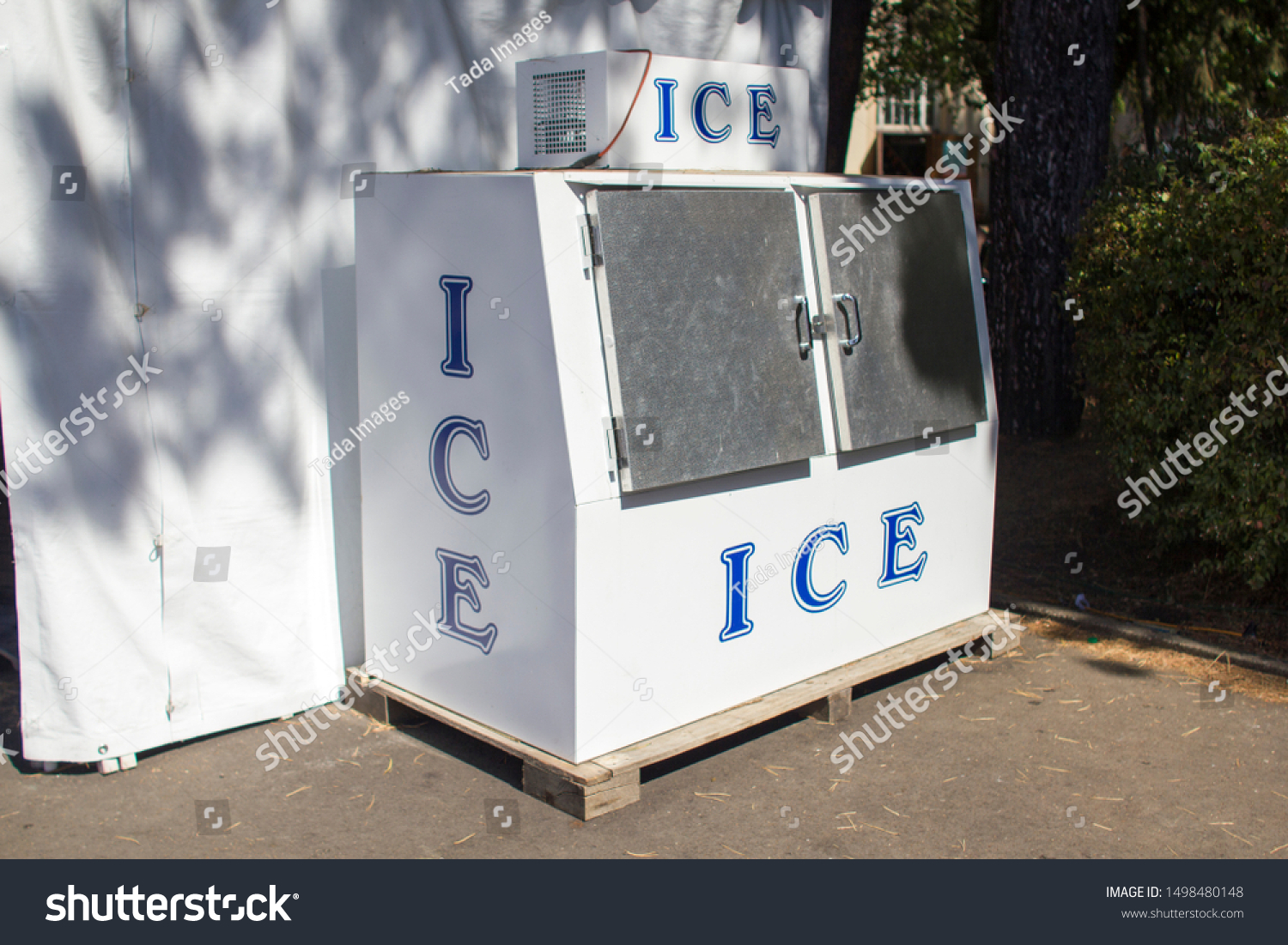 Ice Merchandiser Outside Food Stand Stock Photo 1498480148 | Shutterstock