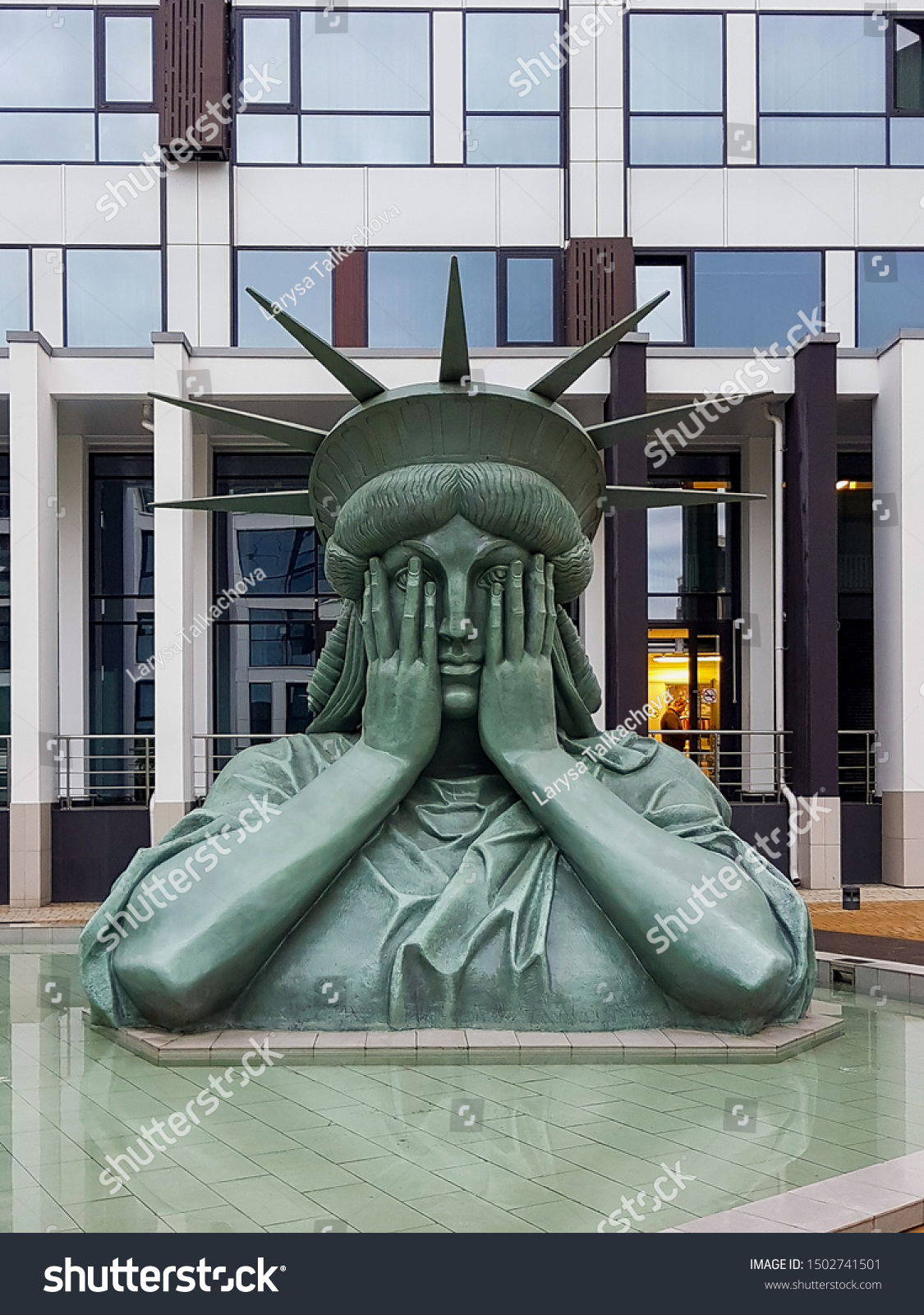 statue of liberty face clipart yelling