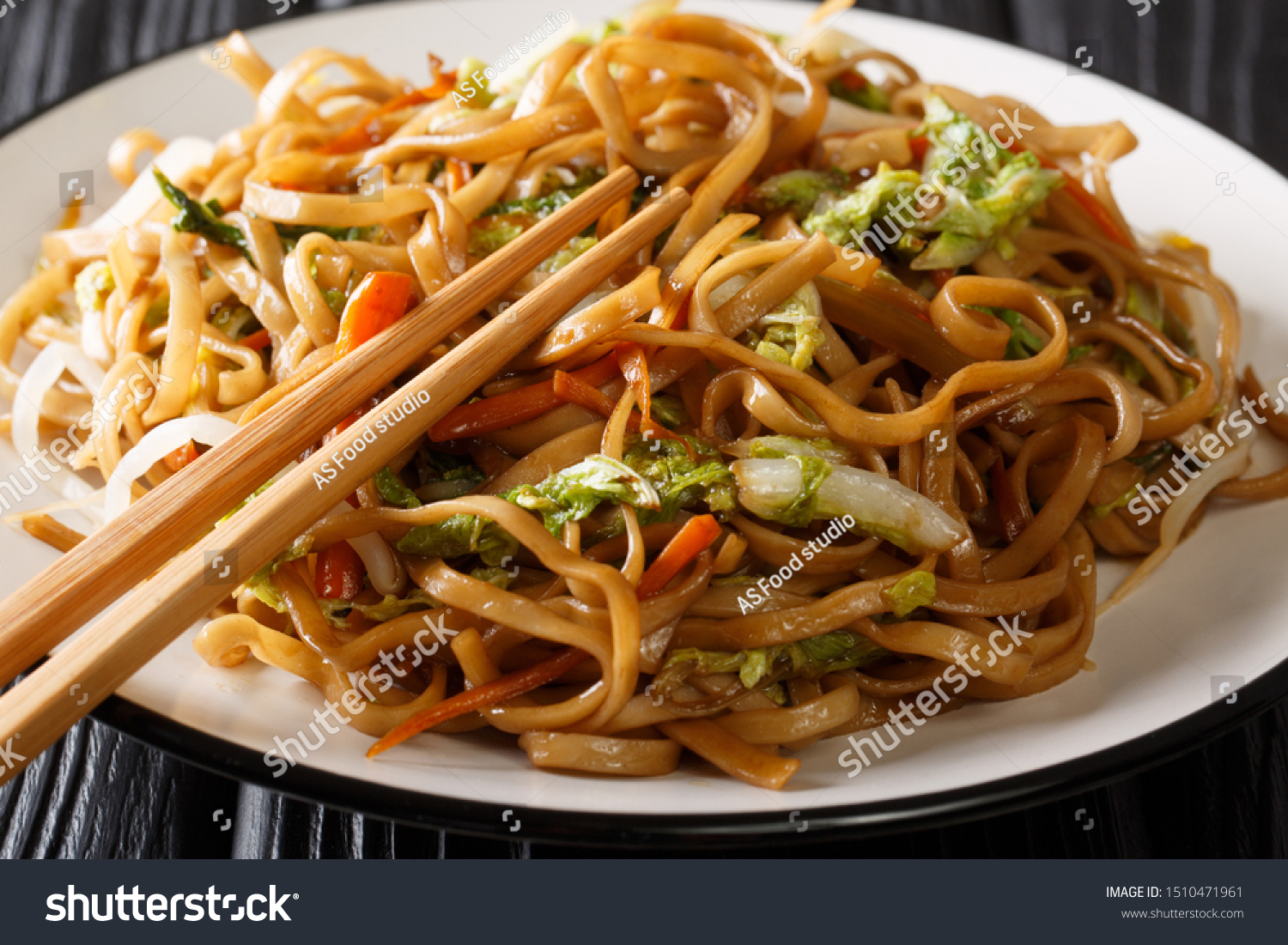 Chow Mein vs lo Mein