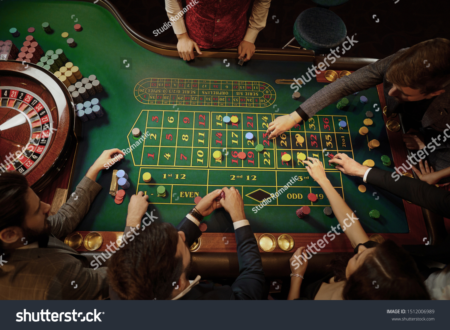 Top View People Playing Roulette Table Stock Photo 1512006989 ...