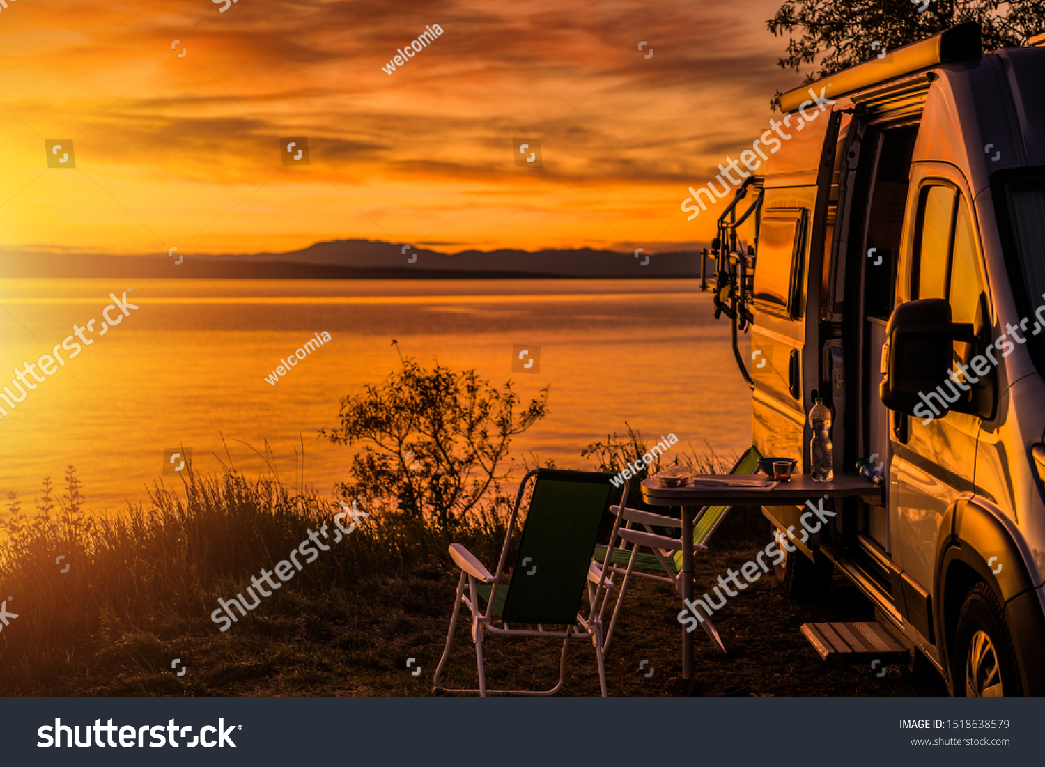 Class B Motorhome Rv Scenic SeaẢnh Có Sẵn1518638579 | Shutterstock