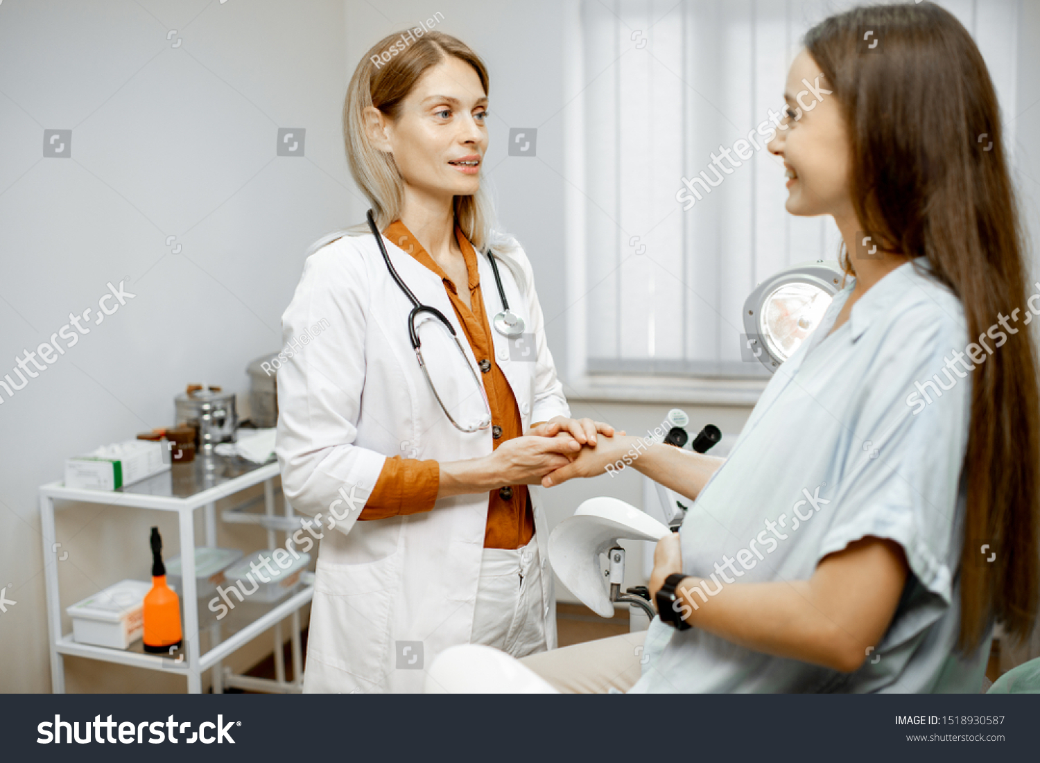 Young Pregnant Woman Sitting On Gynecological Stock Photo 1518930587 ...