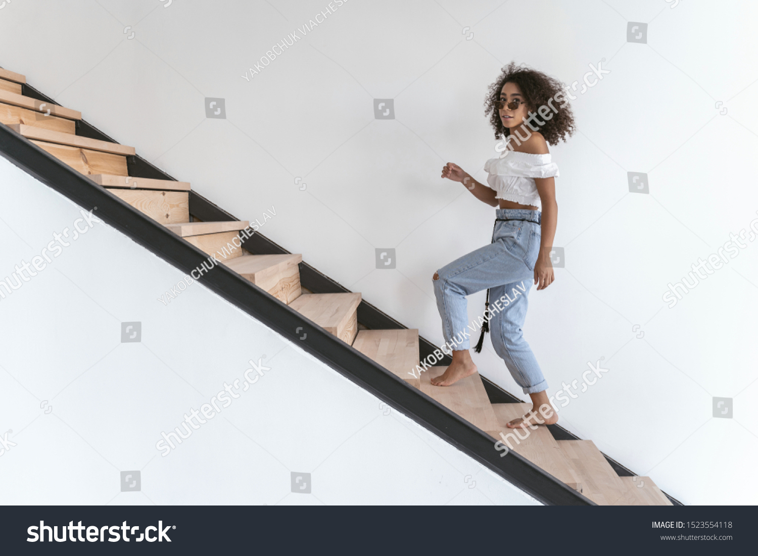 Arriving home after her. Upstairs downstairs. Go upstairs. Going upstairs. Upstairs картинка для детей.