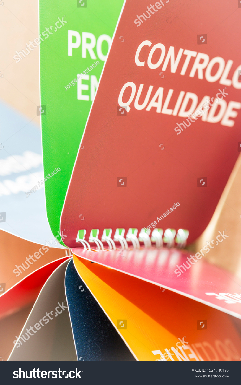 controlo-de-qualidade-portuguese-words-quality-stock-photo-1524740195