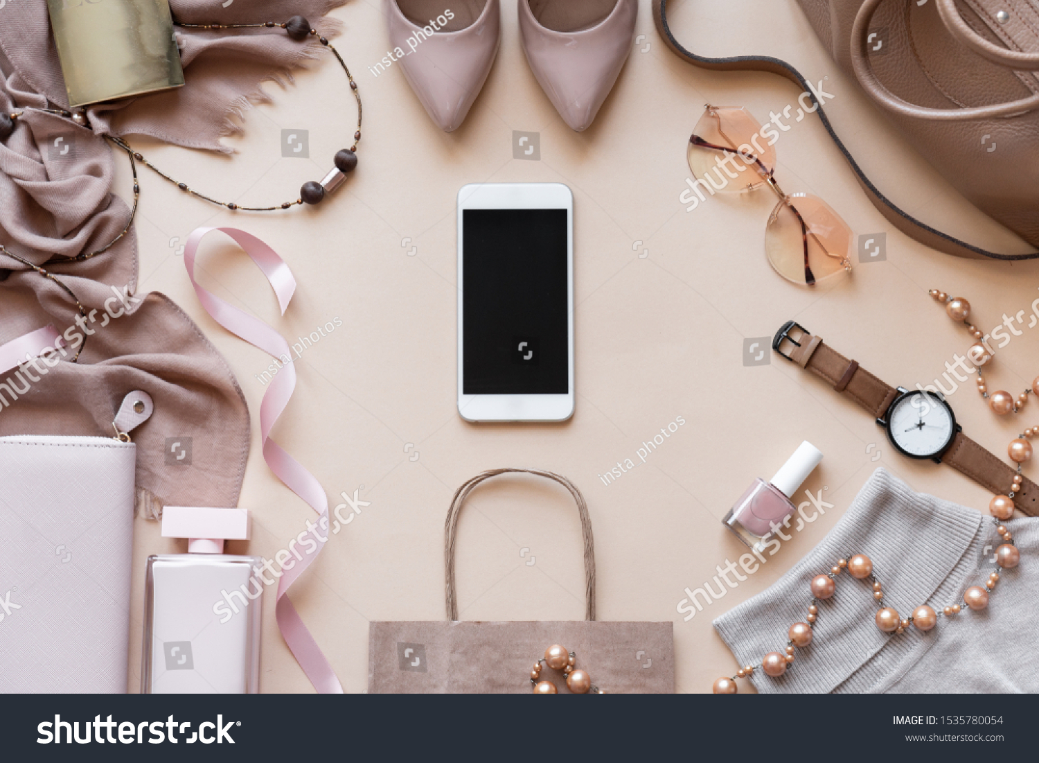 1 Tech Design Essentials Bag Images, Stock Photos & Vectors | Shutterstock