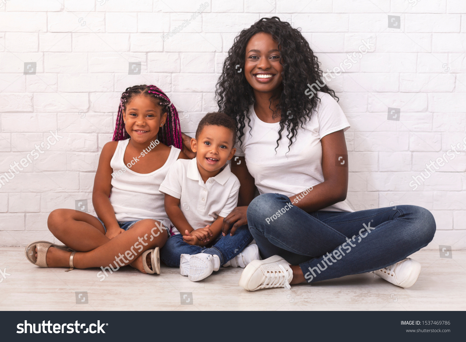 Single Mother Young African American Woman Stock-foto (rediger nu) 15374697...