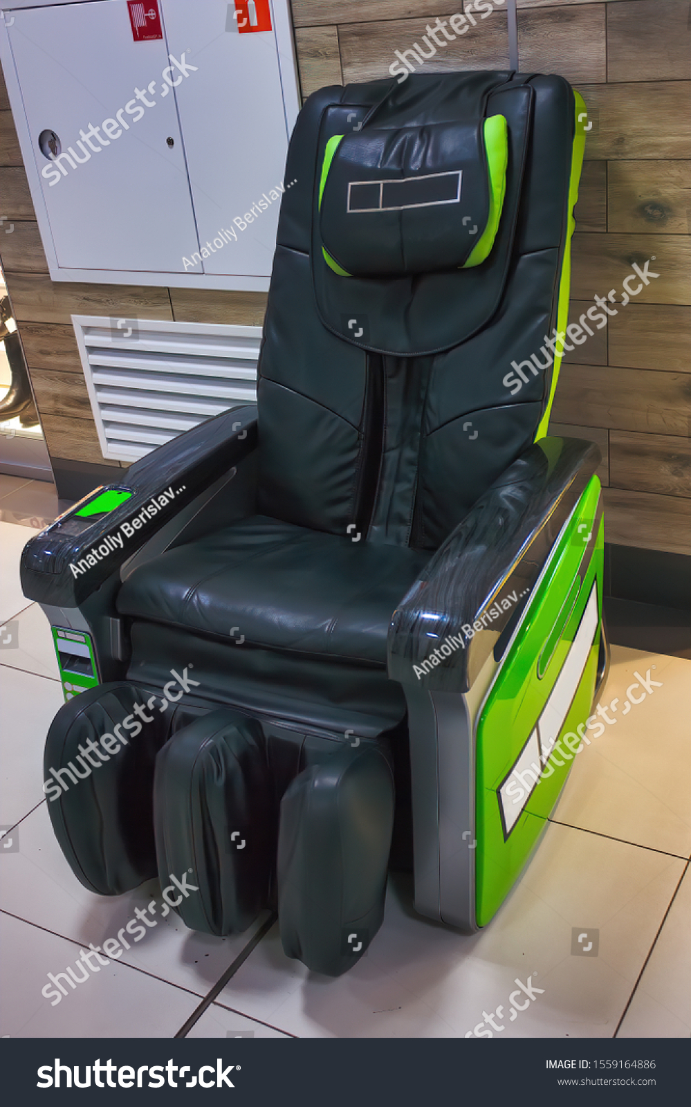 massage chair with bill acceptor