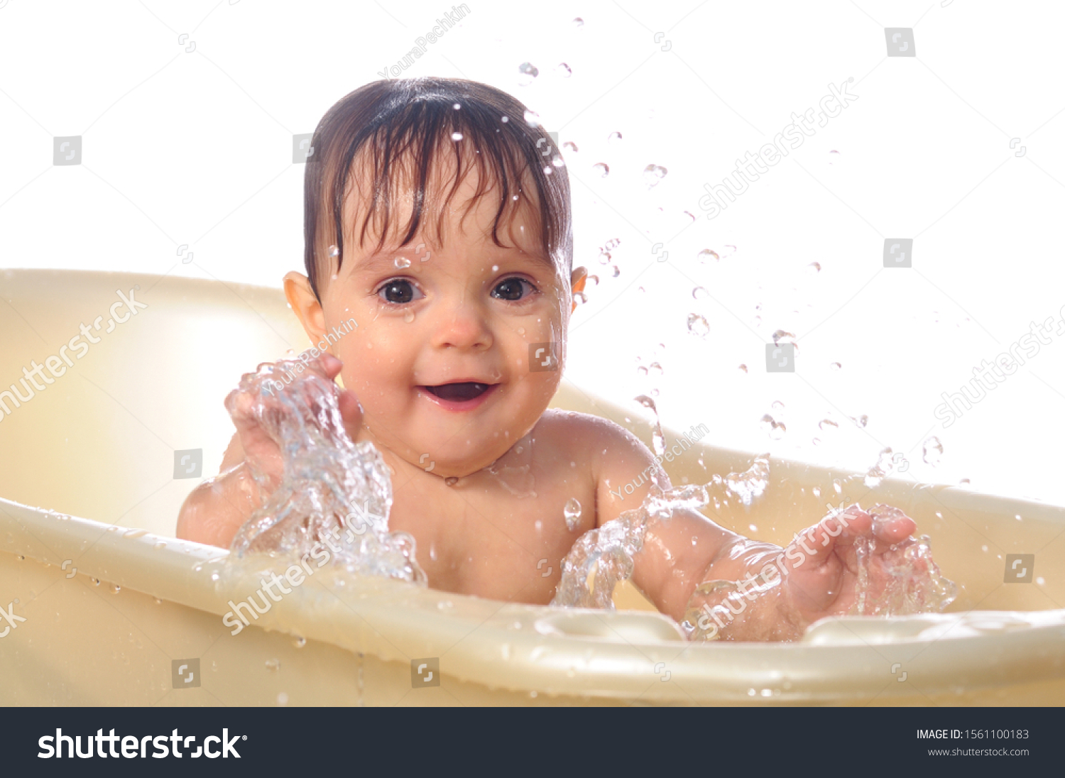 Малыши Купаются В Ванной