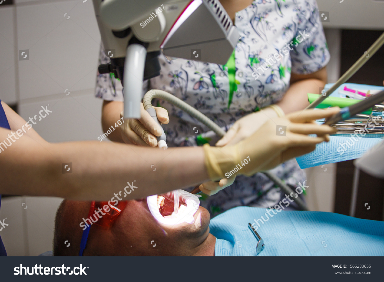 dentist rubber gloves