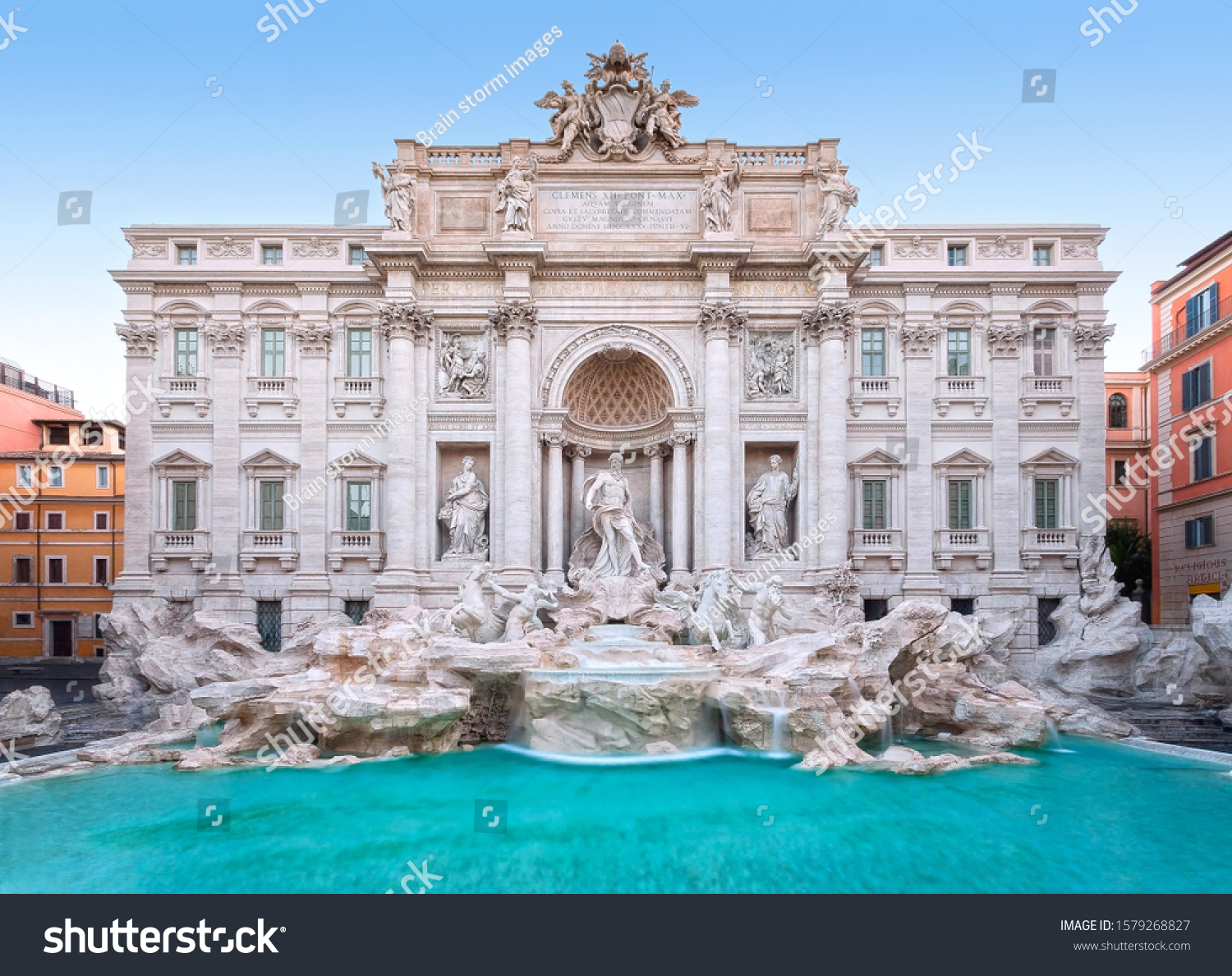 朝のトレビの噴水 イタリア ローマ ローマバロック様式の建築と目印 ローマトレビの泉は ローマとイタリアの主要なアトラクションの一つです写真素材 Shutterstock