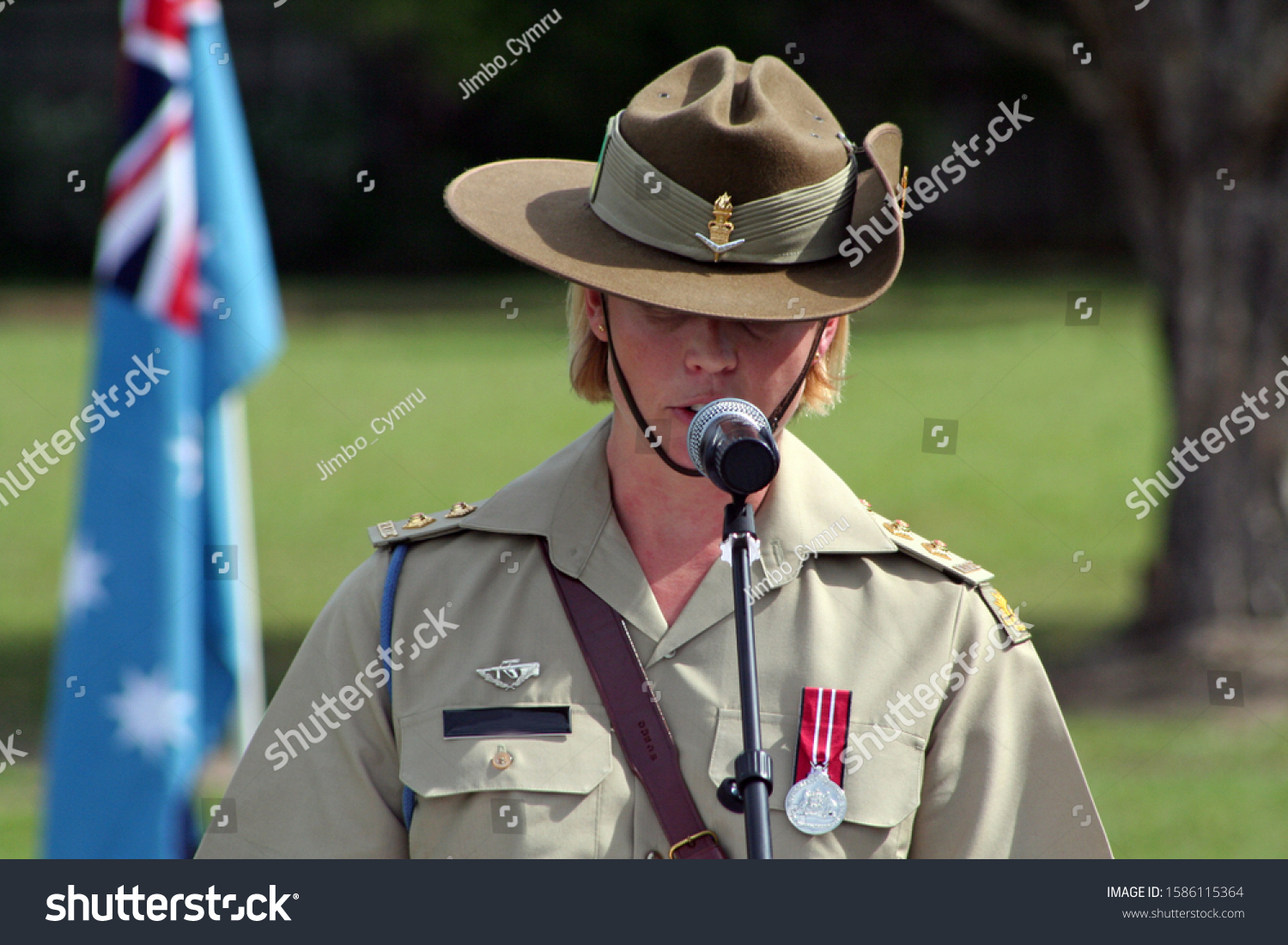 Young Female Australian Army Officer Soldier Stock Photo 1586115364 ...