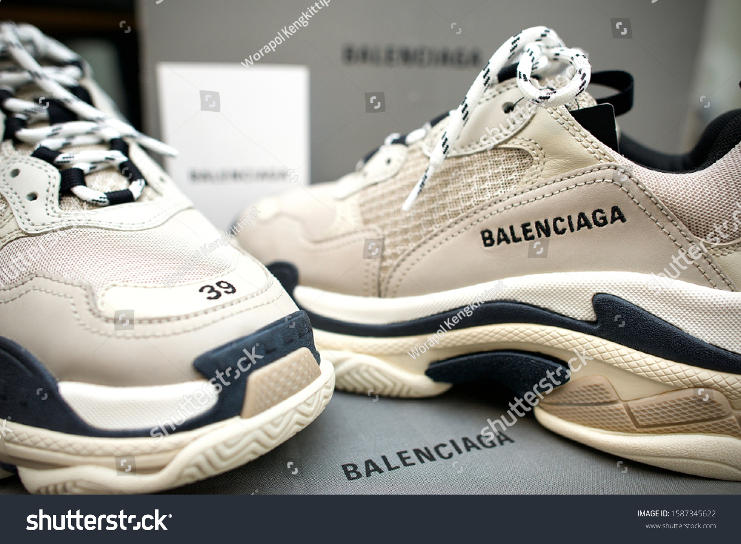 Outgoing swallow staff One Most Famous Sneaker Band Balenciaga Stock Photo 1587345622 |  Shutterstock