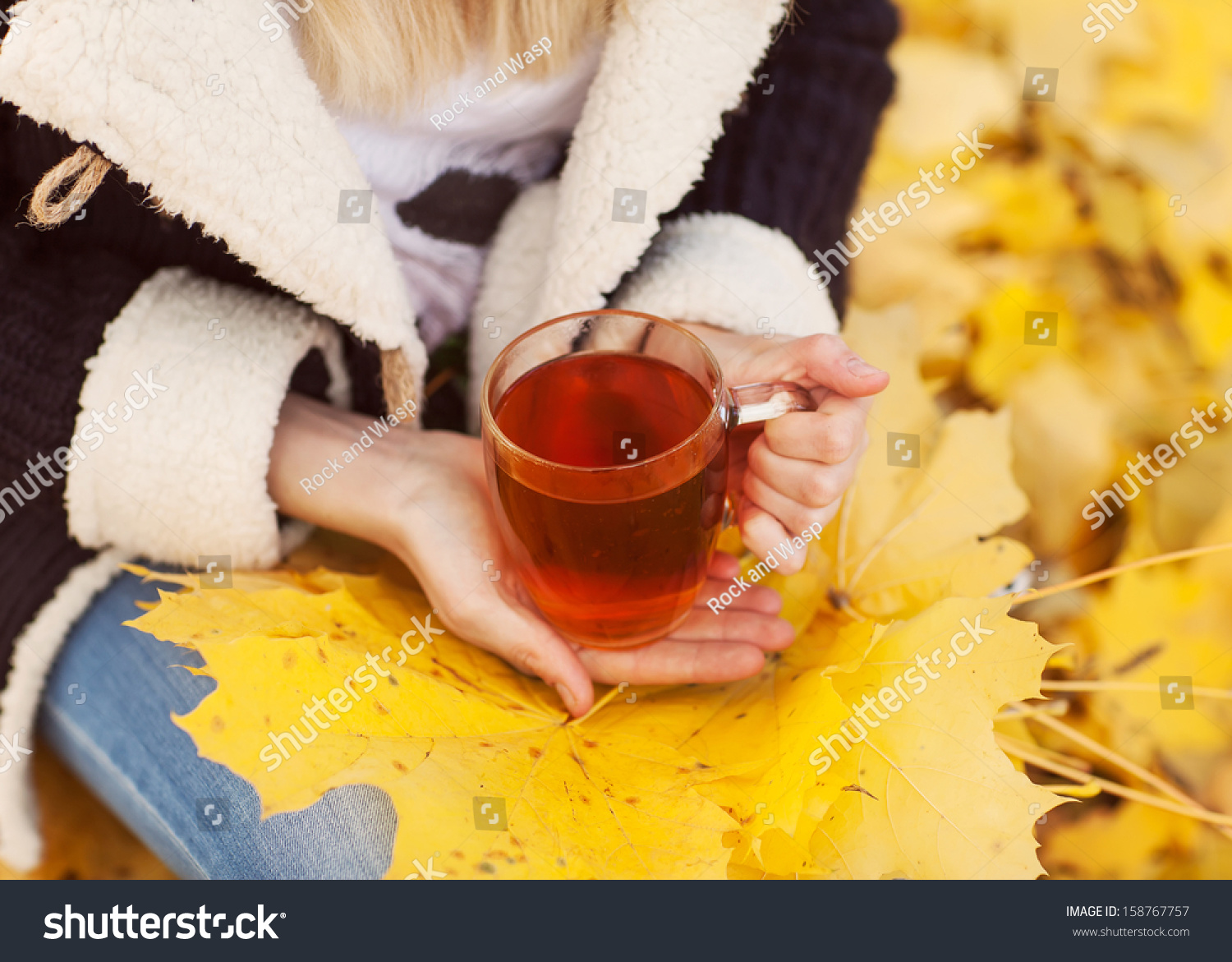 Осень чай в руках