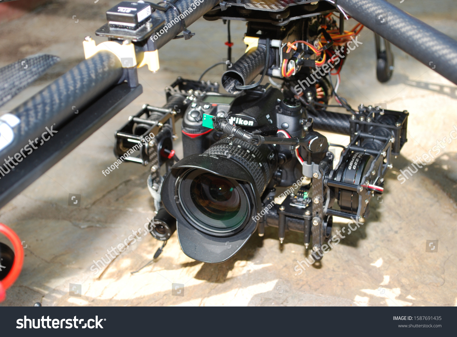 Za razliku od lebdjeti srednji  Big Professional Multirotor Drone Professional Dslr Stock Photo 1587691435  | Shutterstock