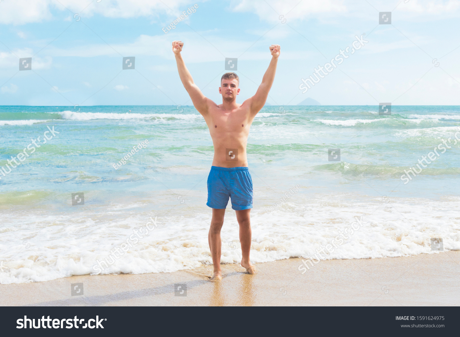 Photo De Stock Beau Homme Nu Topless En Maillot Shutterstock