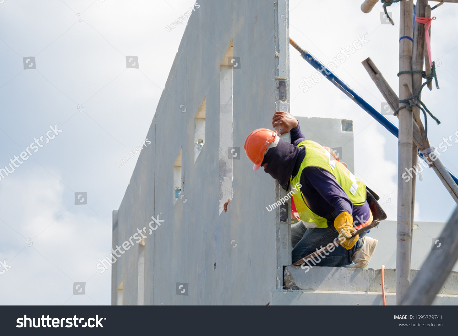 Construction Worker Installing Precast Concrete Wall Stock Photo ...