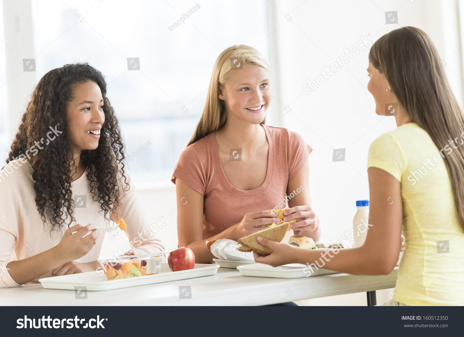 16,663 Teenagers Eating Lunch Images, Stock Photos & Vectors | Shutterstock