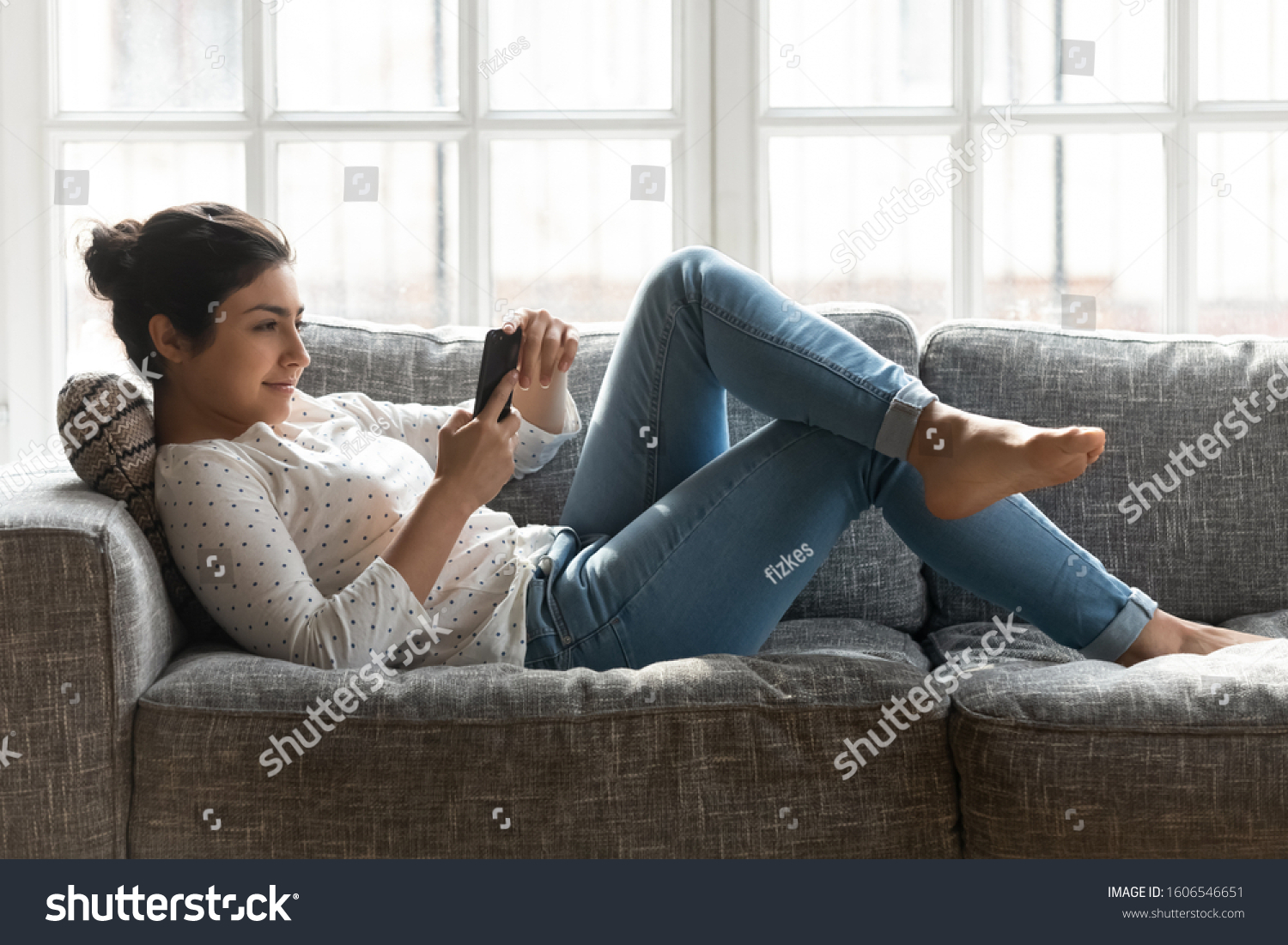 39,270 Girl checking phone Images, Stock Photos & Vectors | Shutterstock