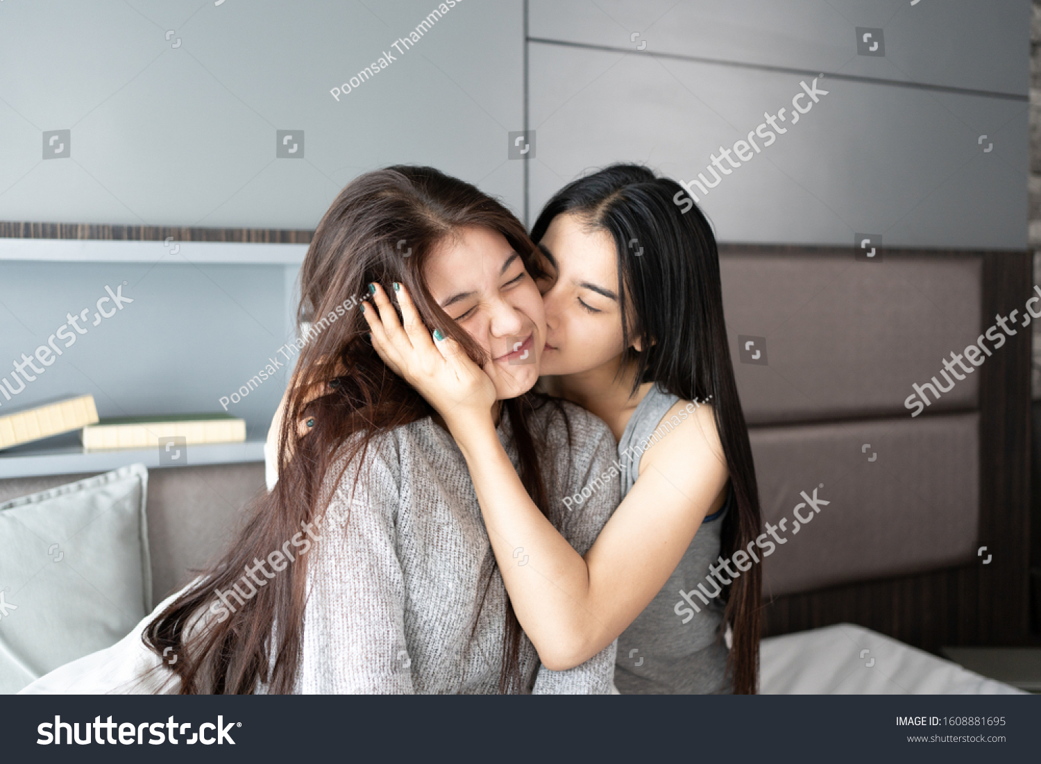 Asian Girls Kissing Video