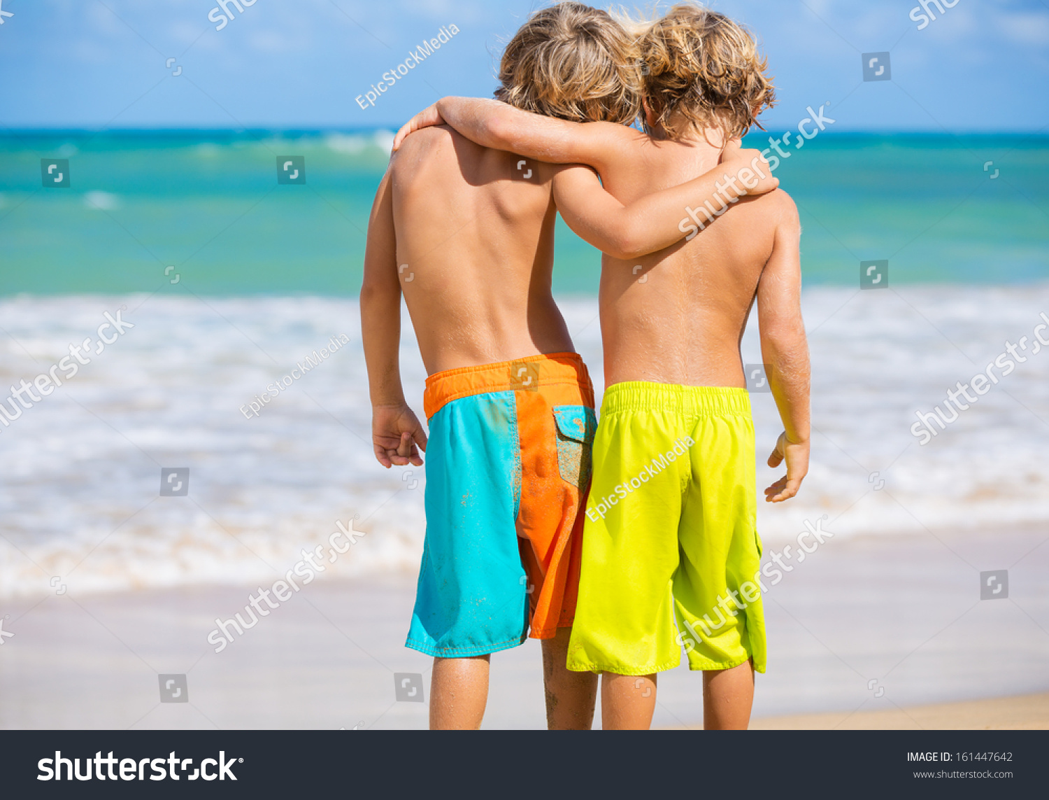 геи подростки на пляже фото фото 119