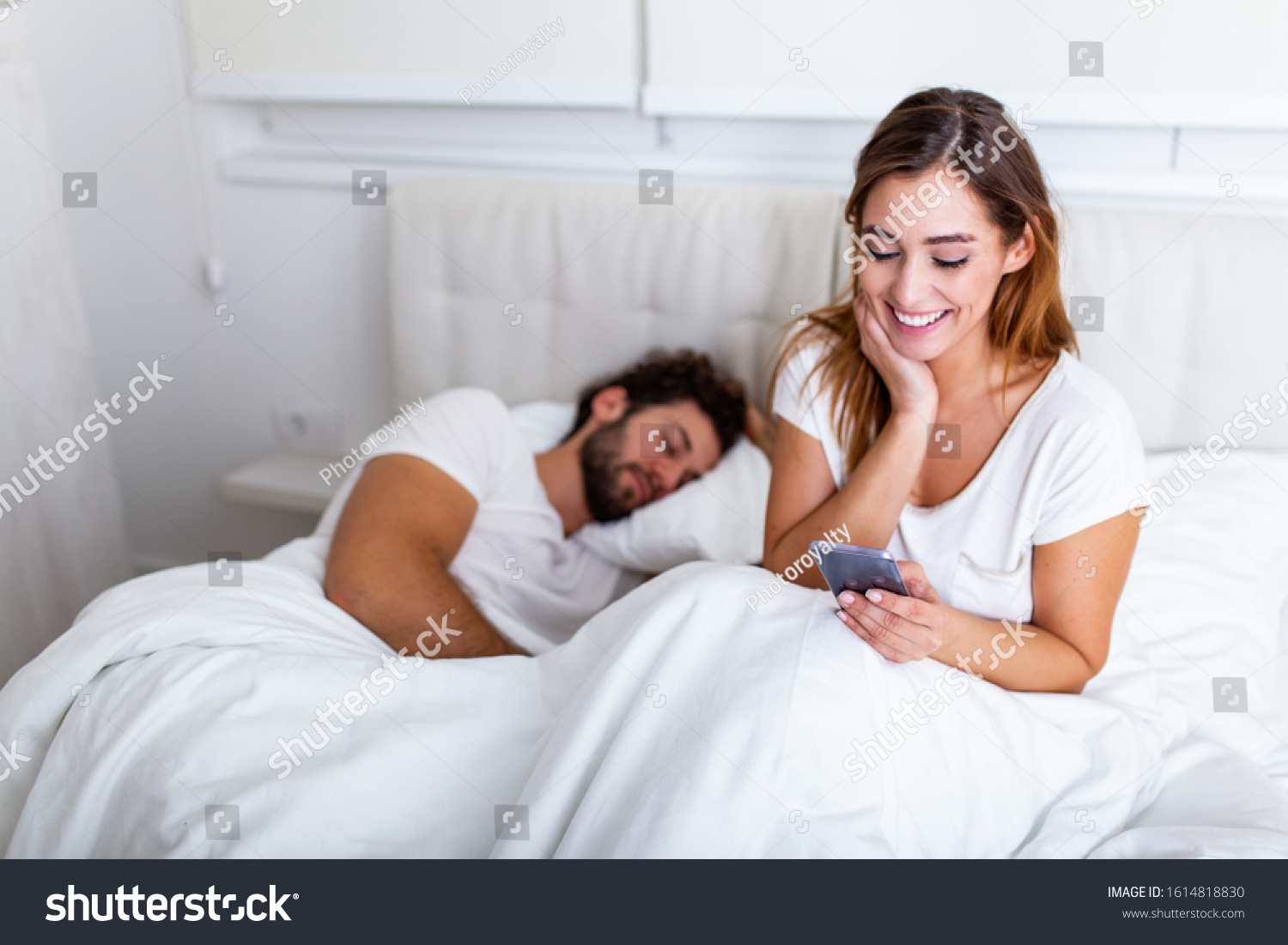 Cheating Wife Beautiful Woman Chatting ...