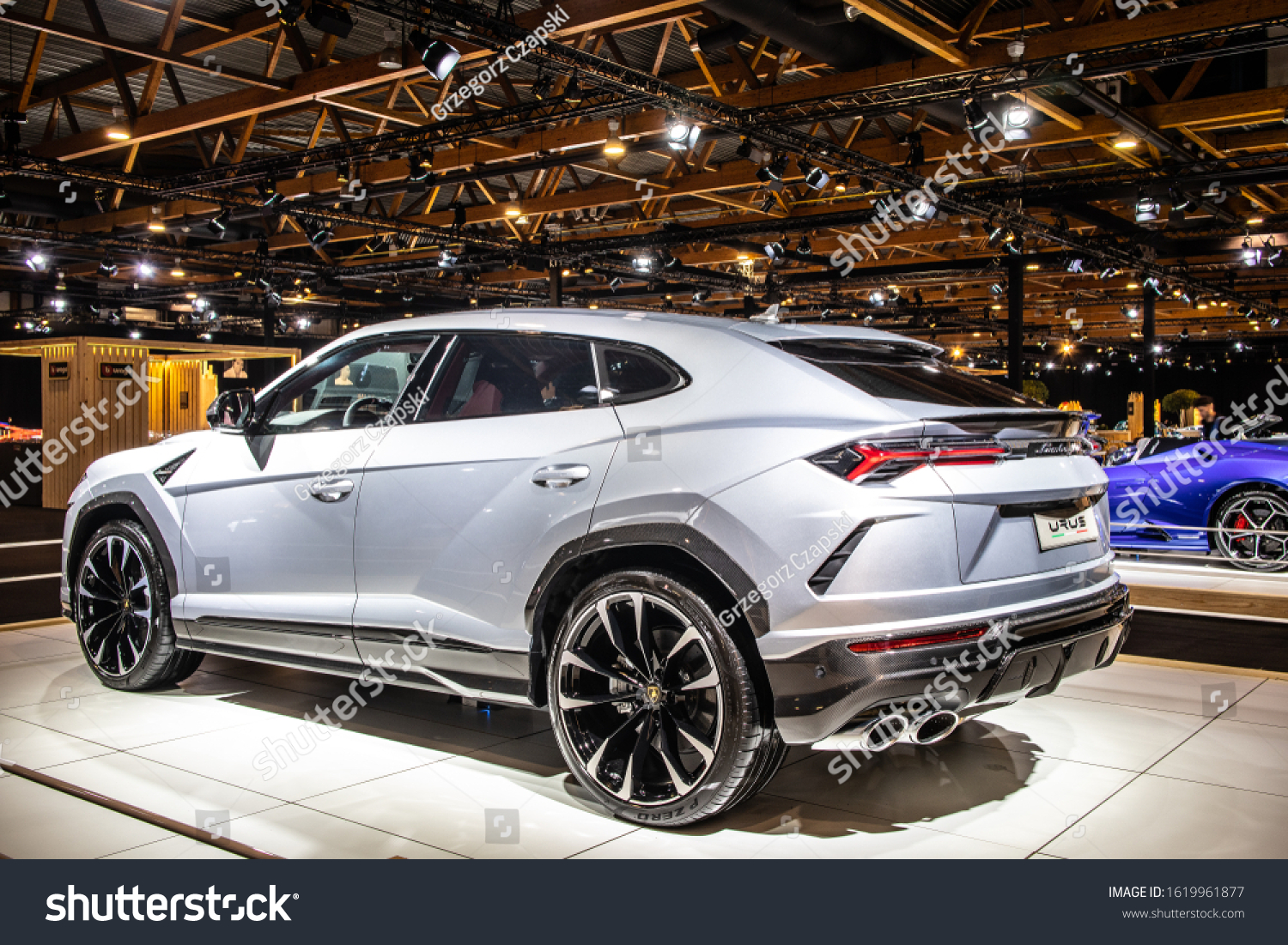 silver lamborghini urus