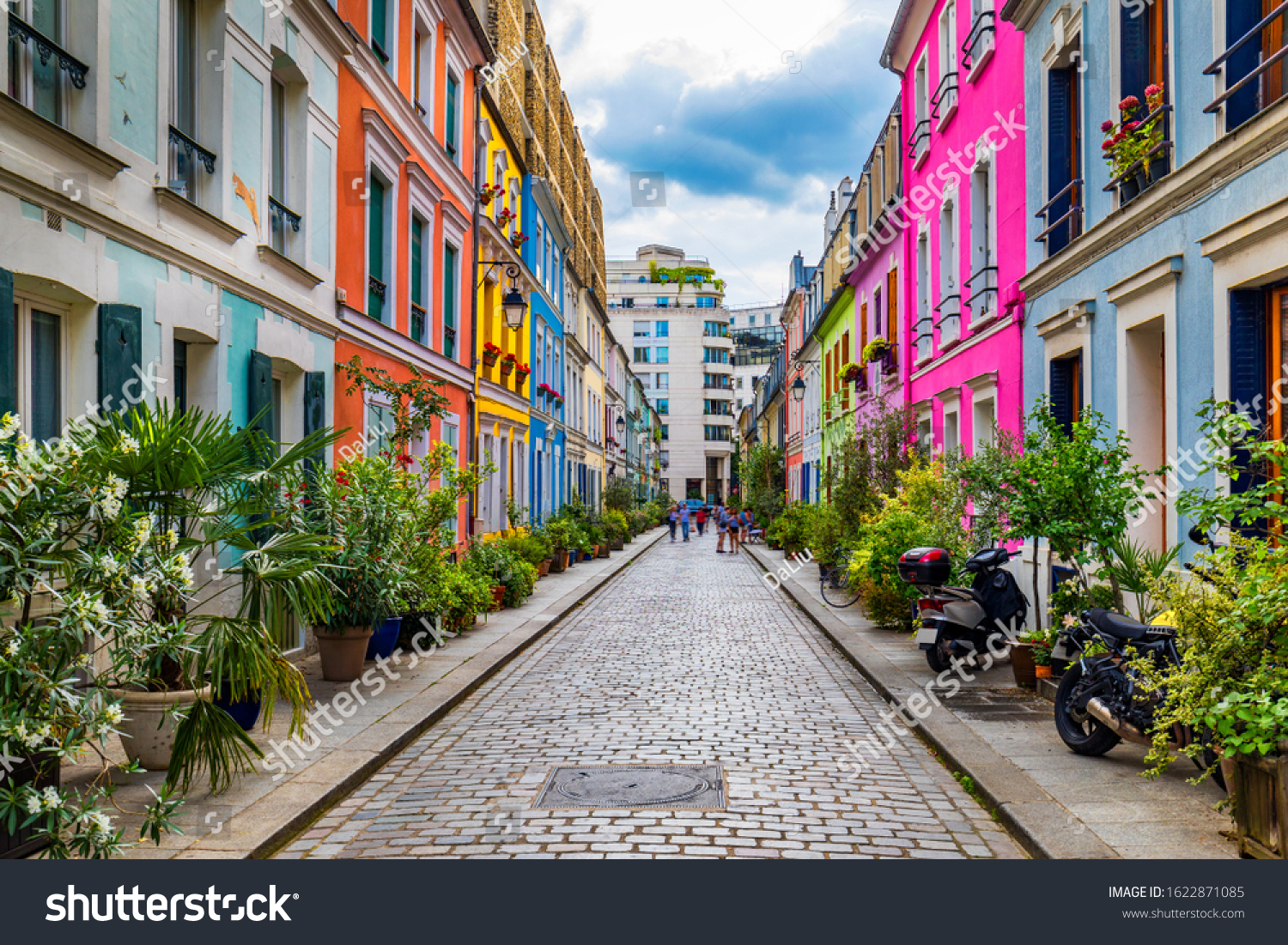 Rue france. Франция улица rue Crémieux. Улица кремьё в Париже. Кремье, Париж, Франция. Живописная Crémieux: самая красочная улица Парижа.