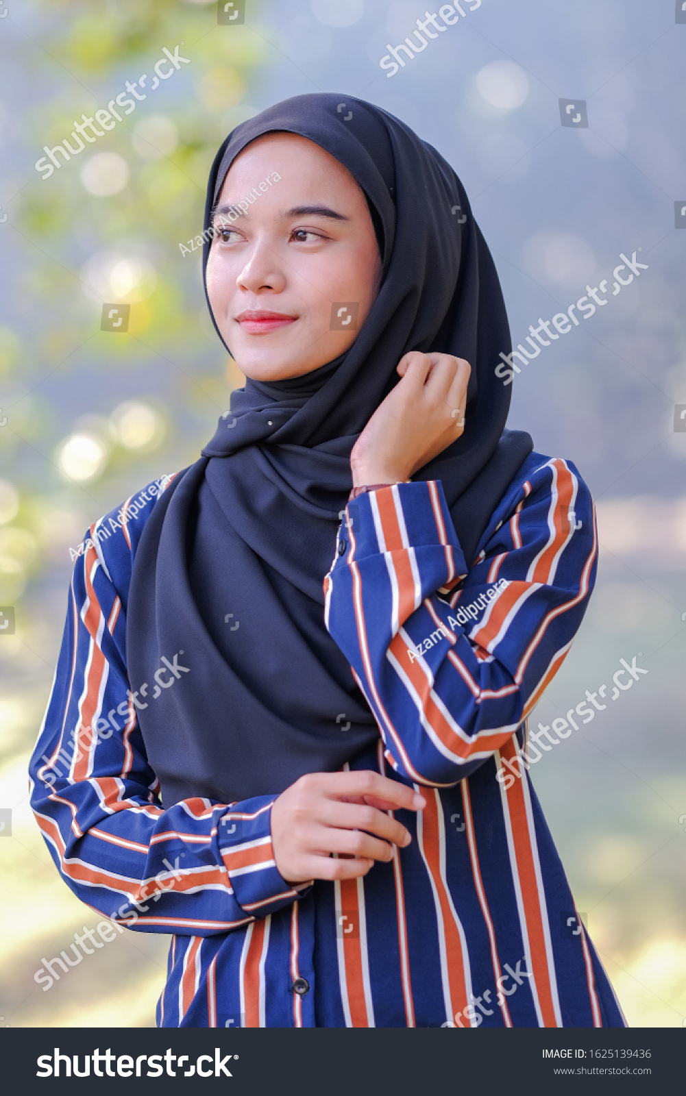 Portrait Cute Malay Asian Lady Wearing Stock Photo 1625139436 ...