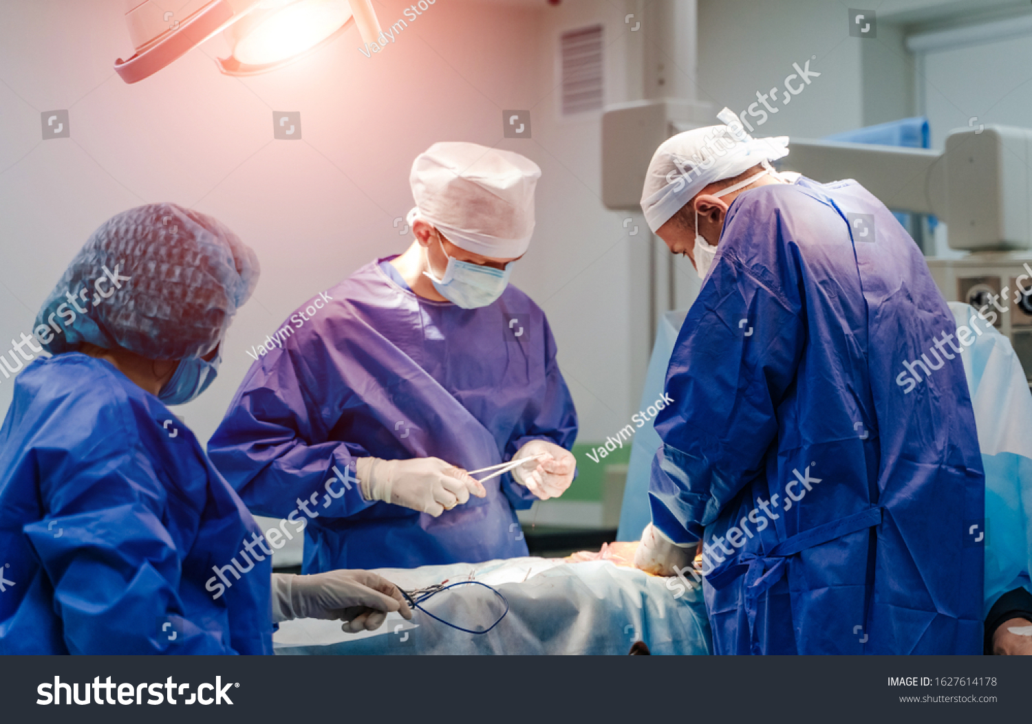 Medical Team Performing Operation Group Surgeon Stock Photo 1627614178 ...