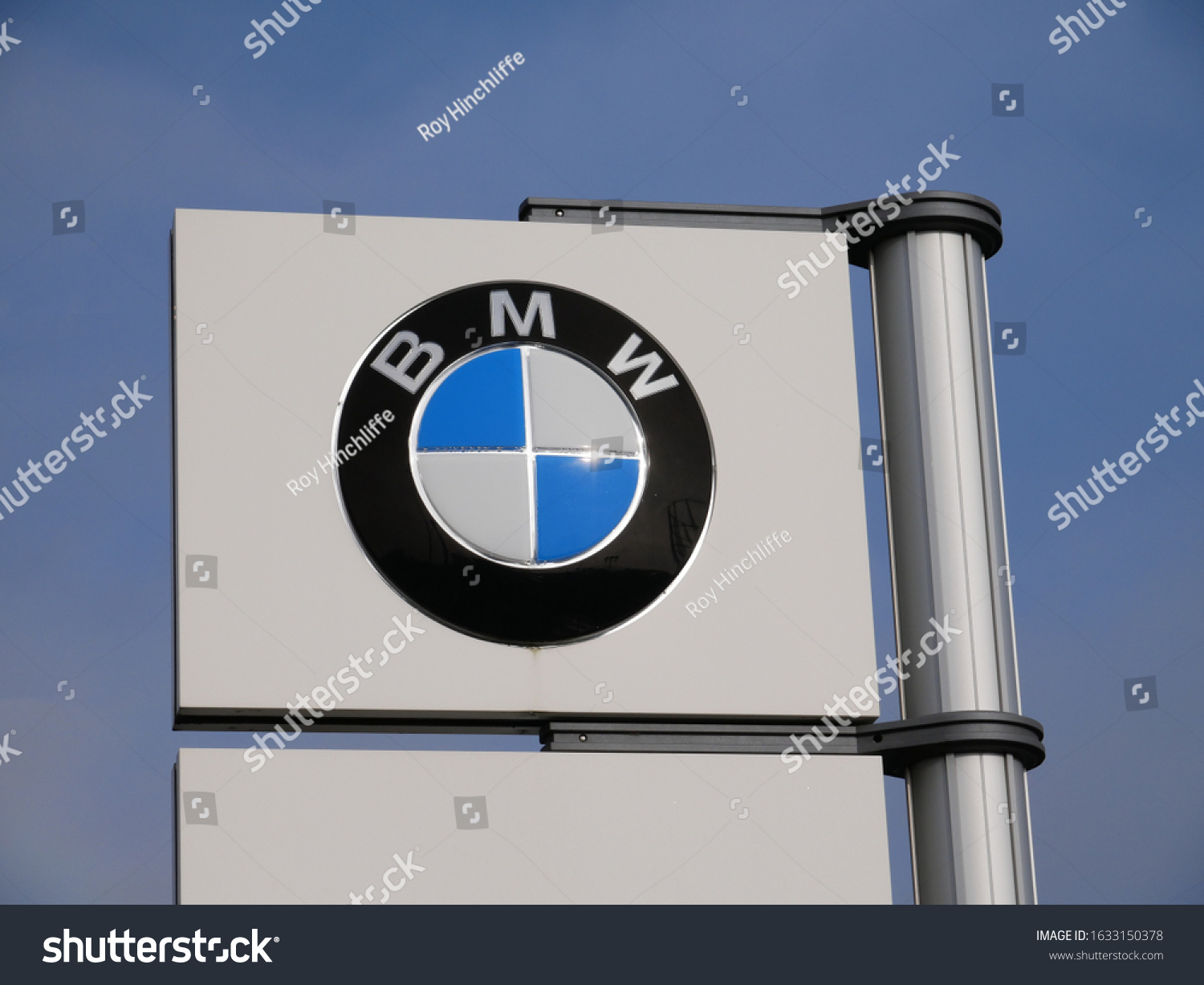 Bmw Sign White Black Circle White Stock Photo 1633150378 | Shutterstock