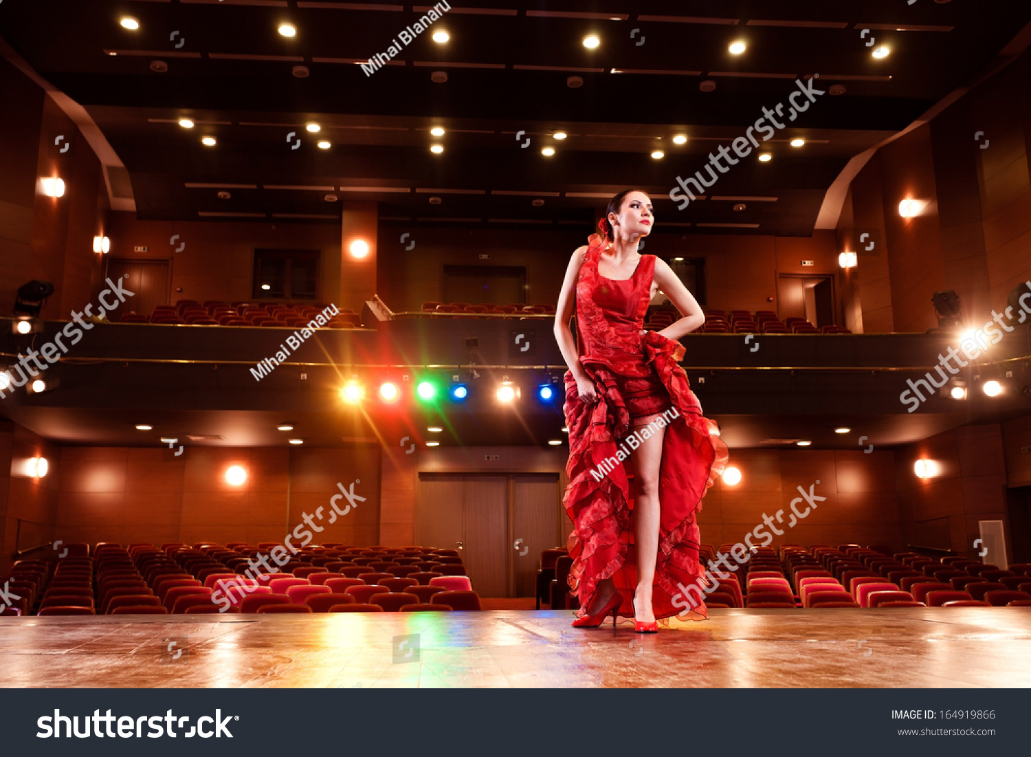 Sexy Flamenco Dancer Performing Her Dance Foto Stock Shutterstock