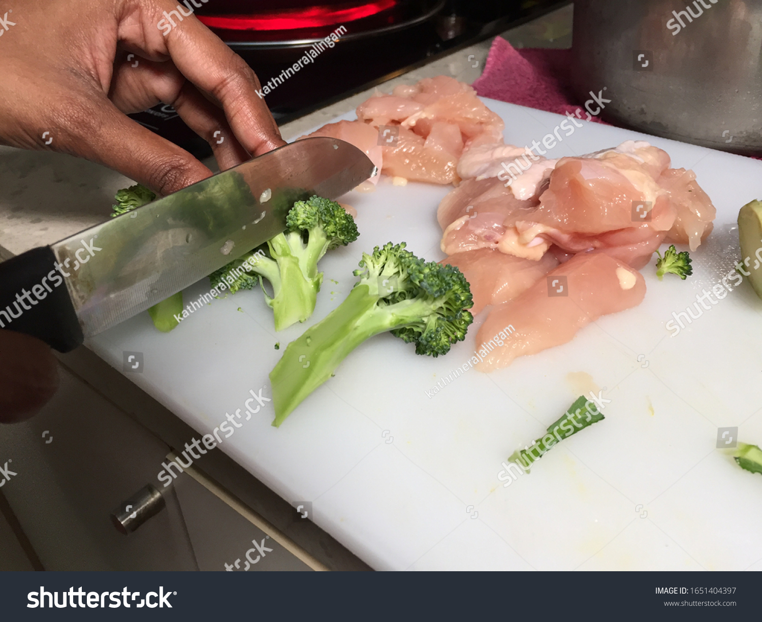 cross-contamination-food-raw-fresh-vegetables-stock-photo-1651404397