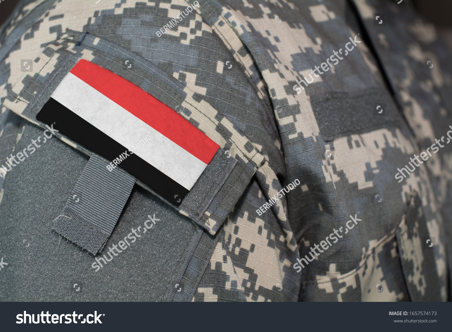 Yemen Army Uniform Patch Flag On Stock Photo 1657574173 | Shutterstock