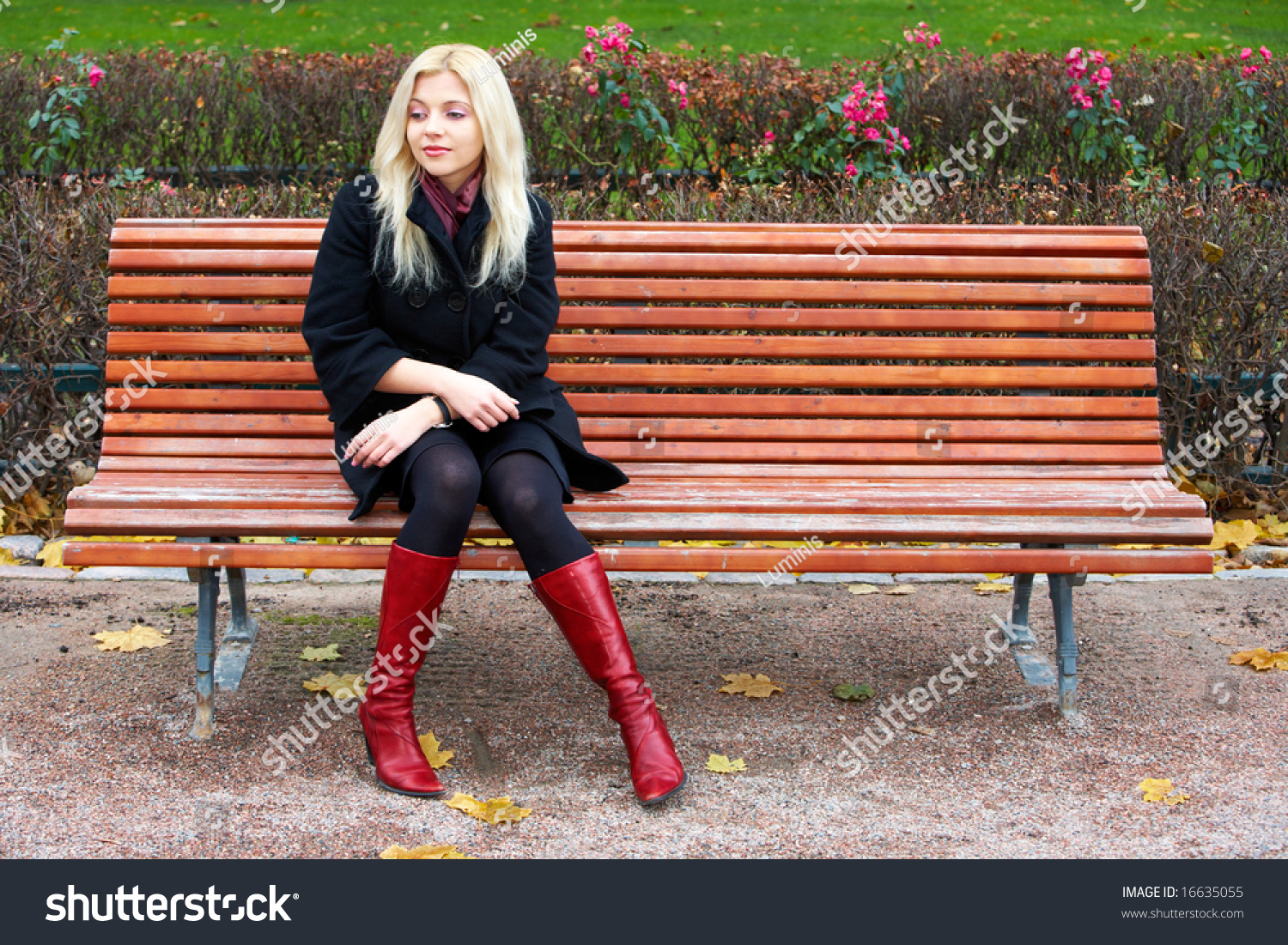 Preggy female sitting upskirt on the city park bench