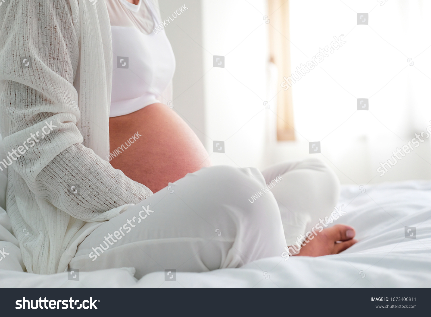 Стоковая фотография 1673400811: Close Crop Image Pregnant Belly Belly