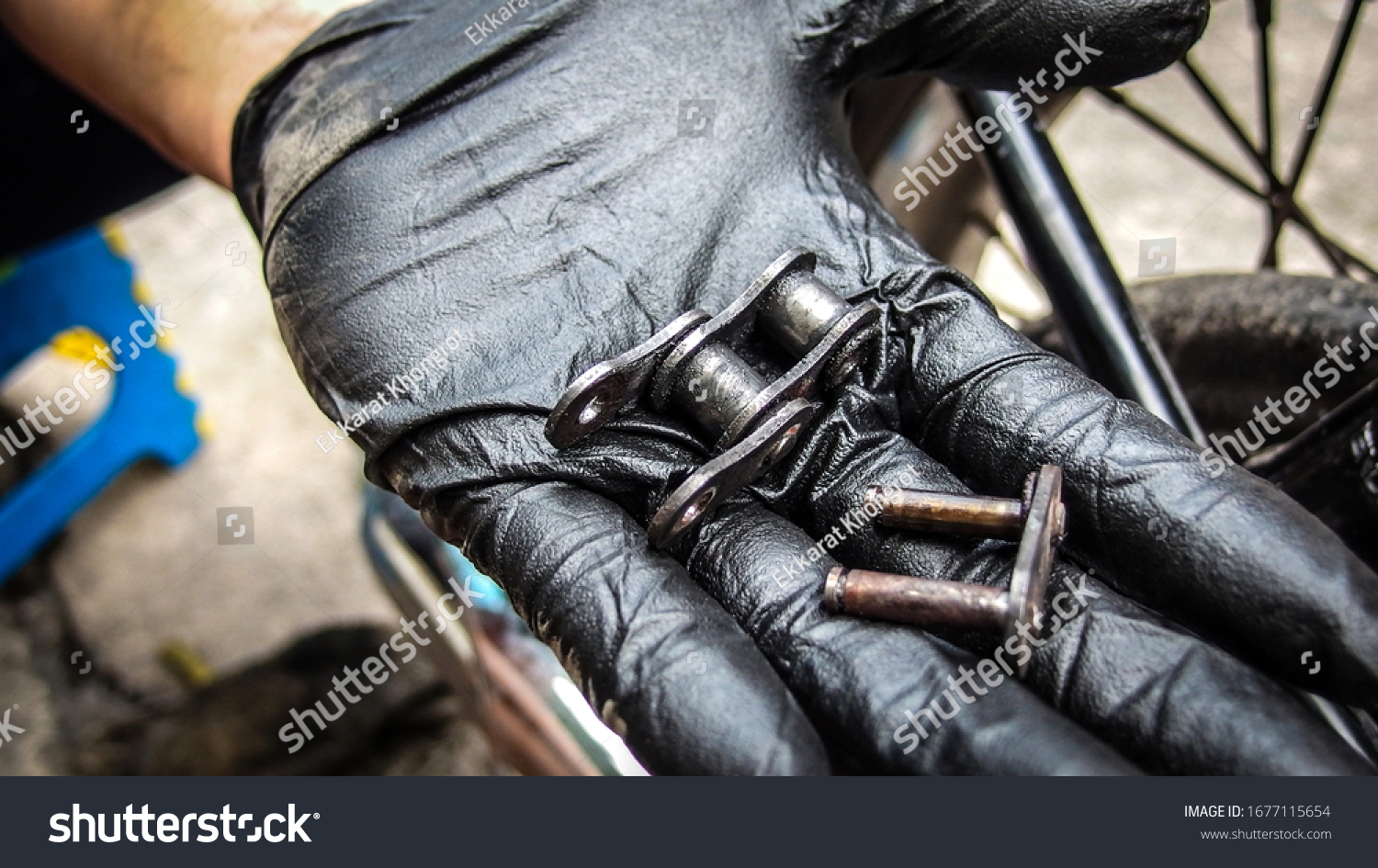 Motorcycle Chain Link Broken Rusty Stock Photo 1677115654 | Shutterstock