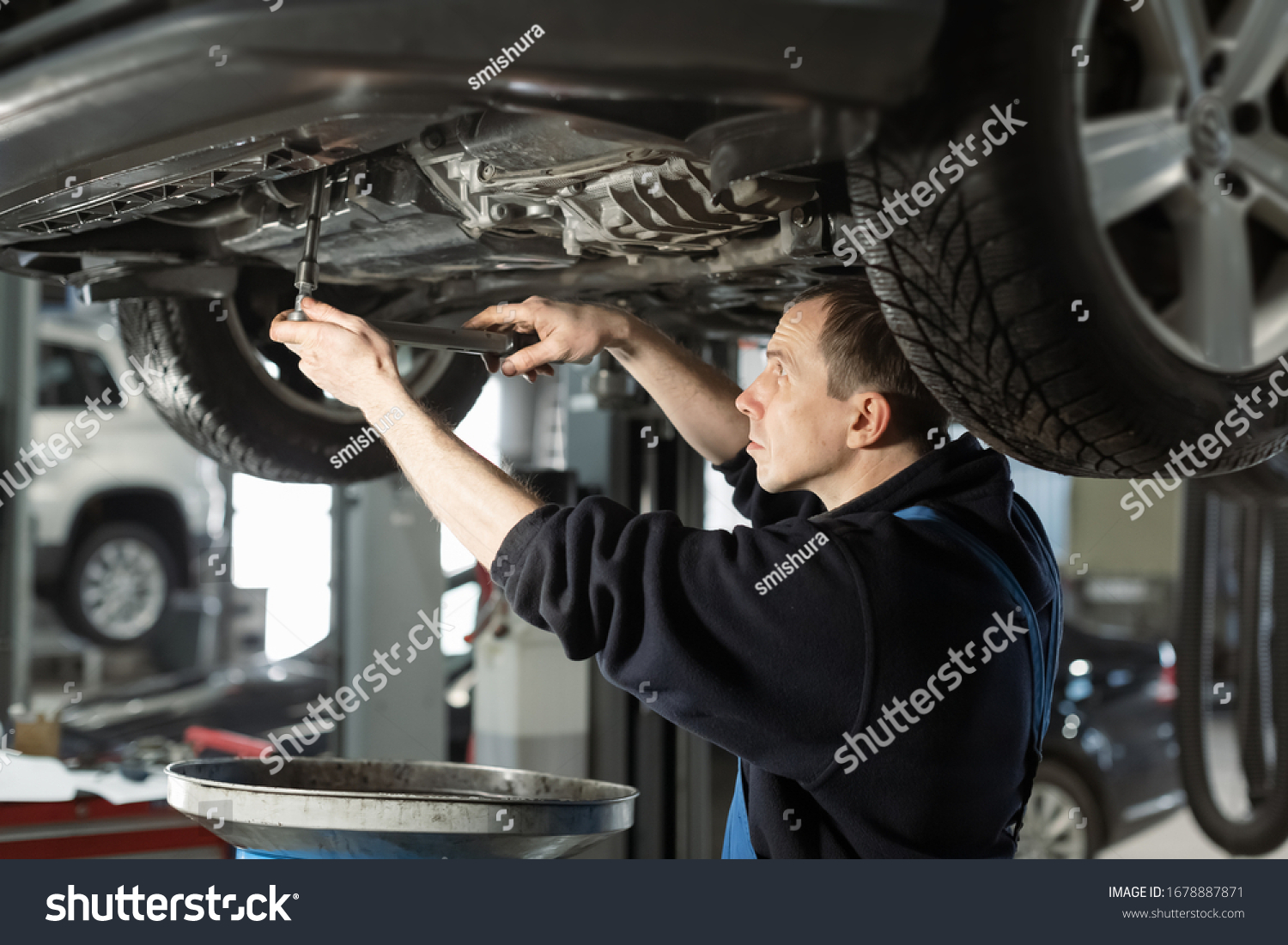 Handsome Mechanic Uniform Working Auto Service Stock Photo 1678887871 ...