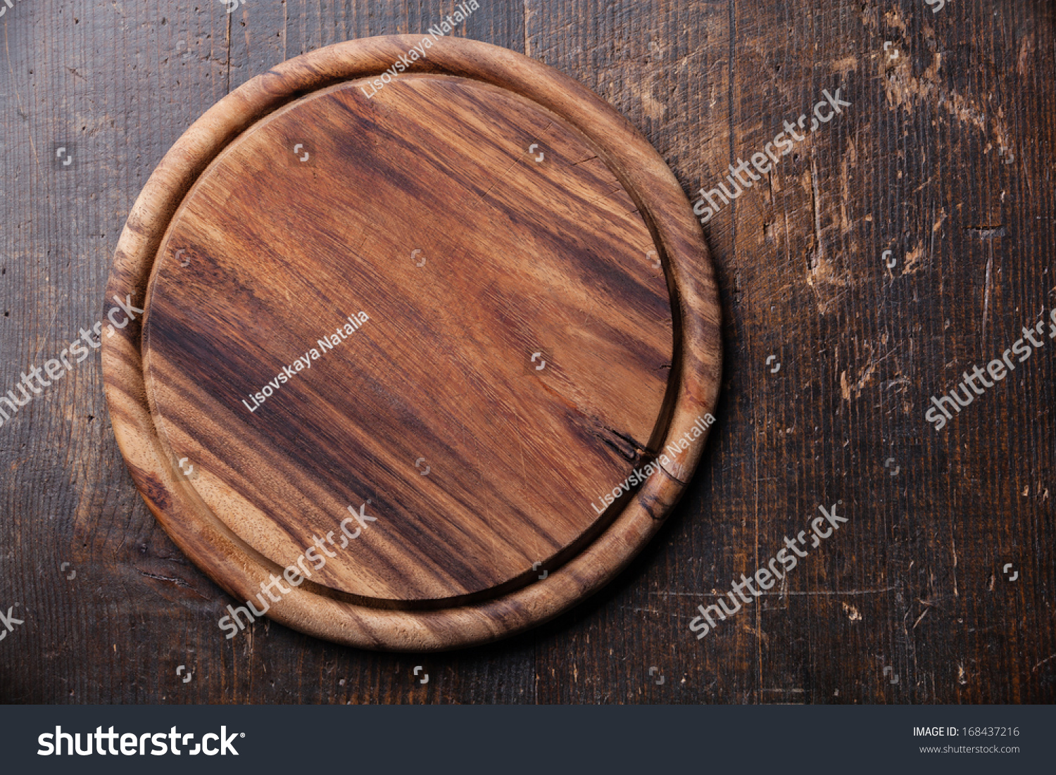 белые пятна на деревянном столе