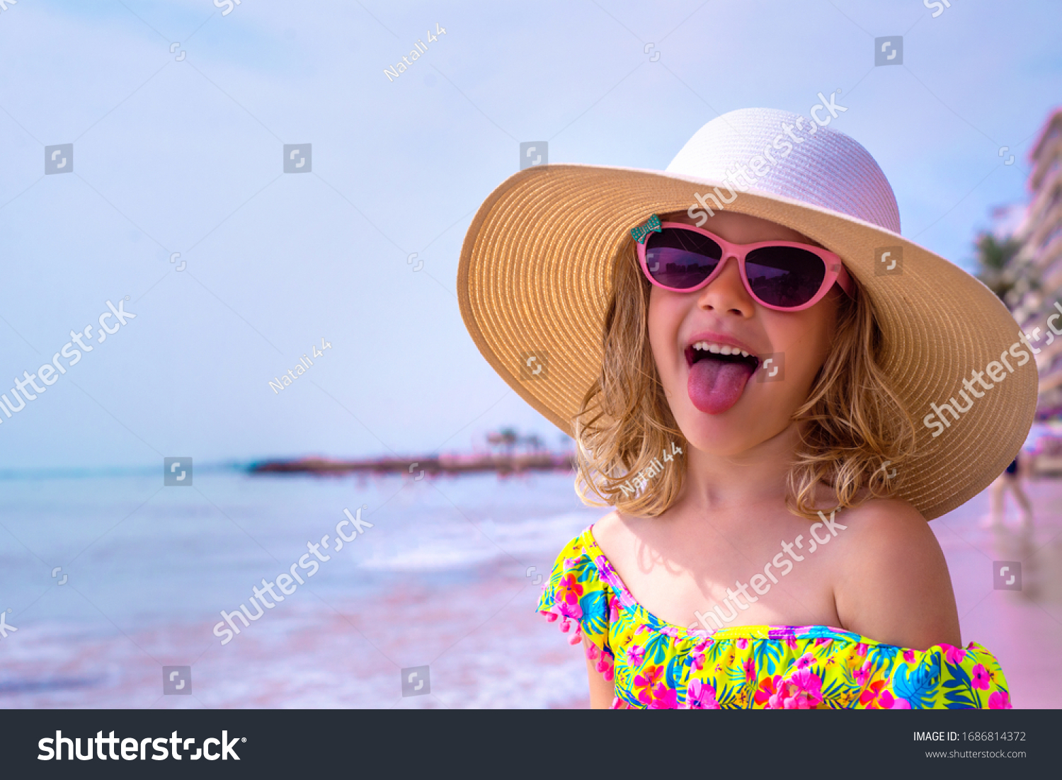 104094 Imágenes De Cute Little Girl On The Beach Imágenes Fotos Y