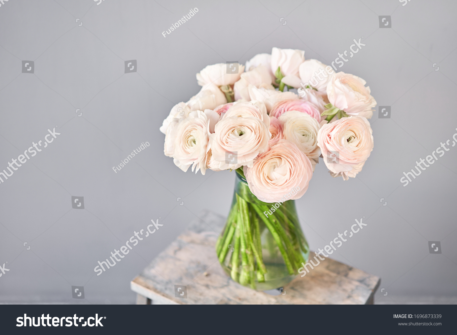 8,618 Ranunculus vase Stock Photos, Images & Photography | Shutterstock
