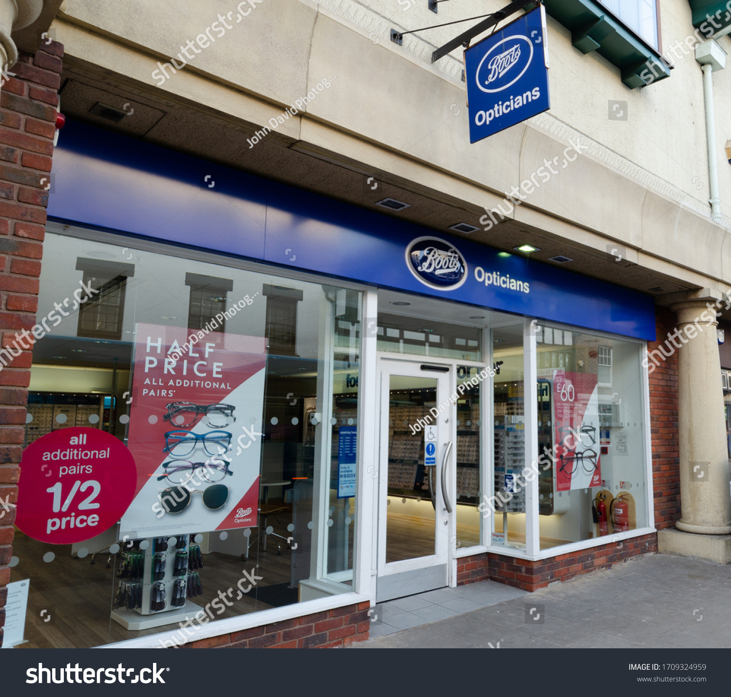 boots opticians beaumont leys