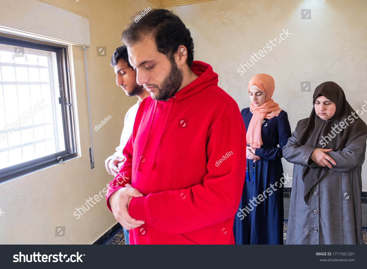 10 Family Memebers Praying Images, Stock Photos & Vectors | Shutterstock