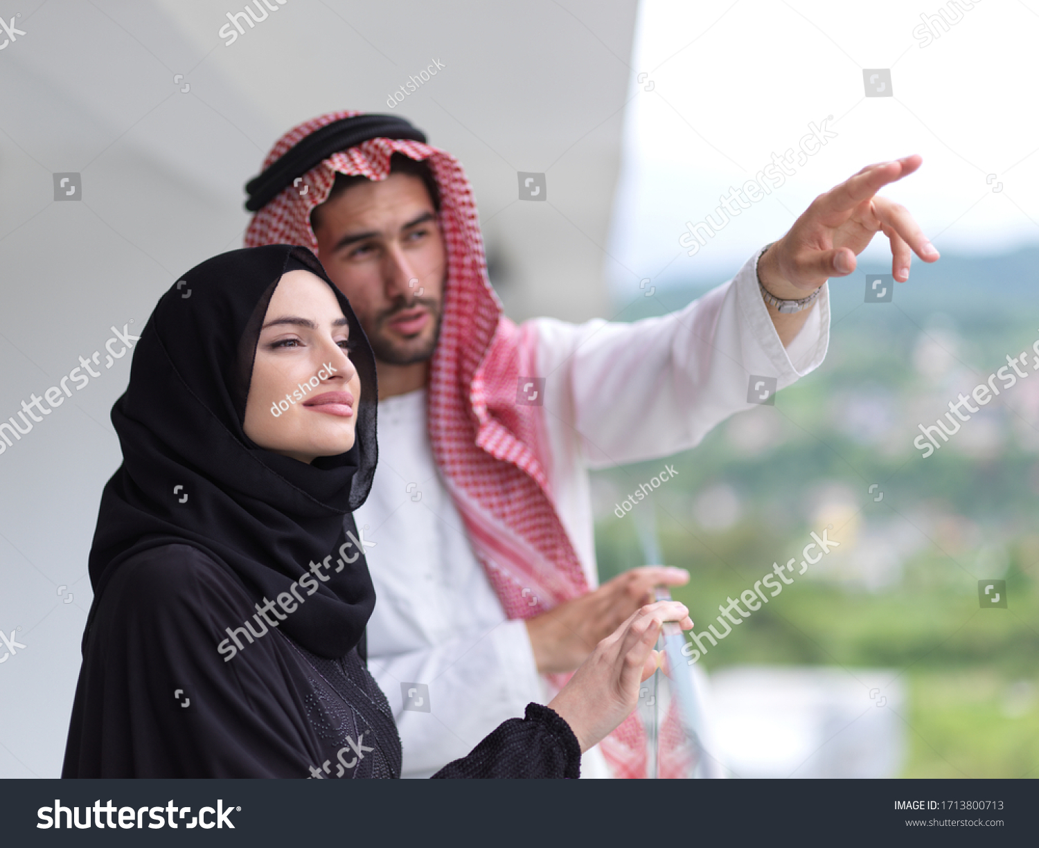 Portrait Young Arabian Muslim Couple Traditional Stock Photo 1713800713 ...