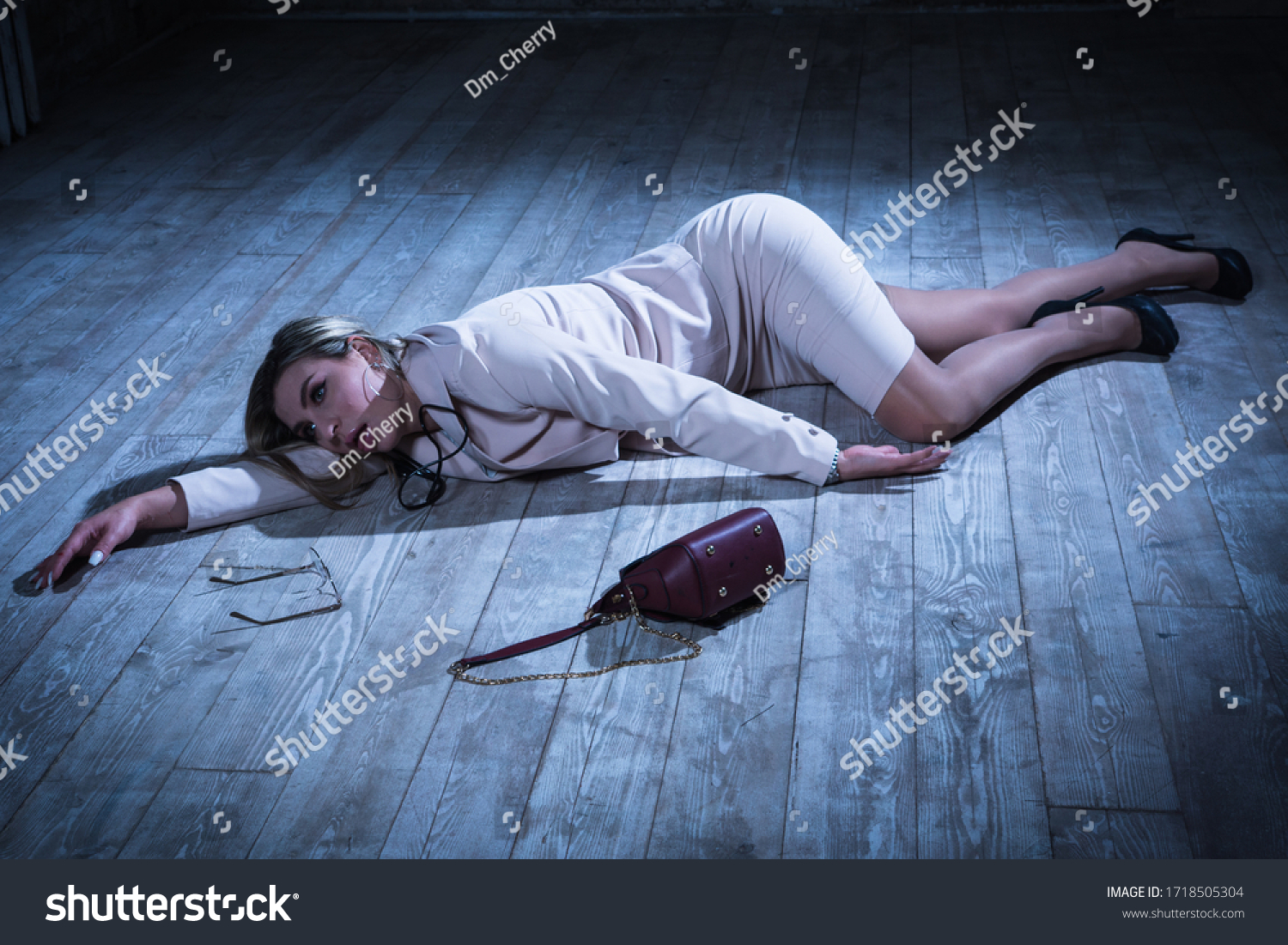 Crime Scene Strangled Pretty Business Woman库存照片1718505304 Shutterstock 0916